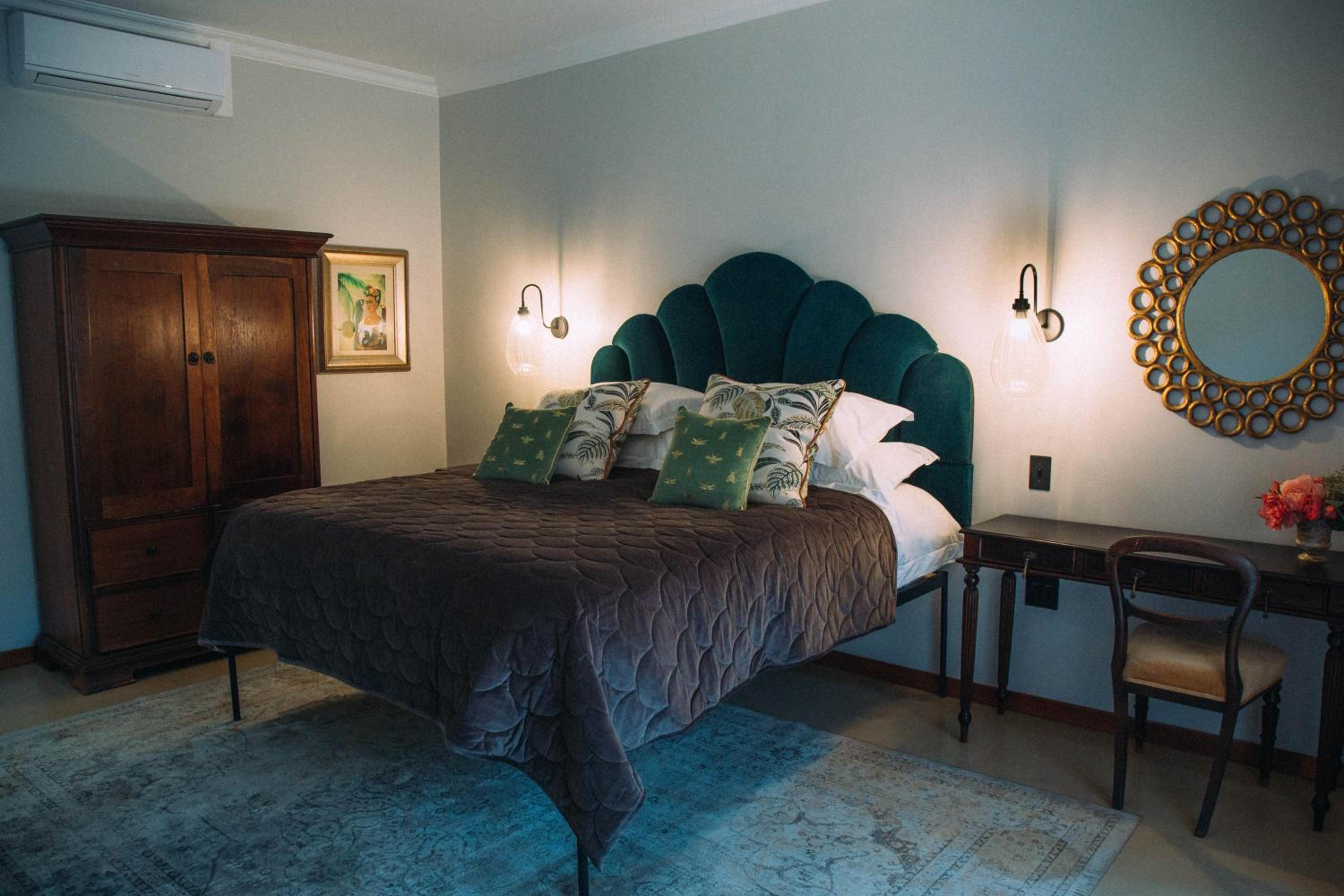 Deluxe Room 9