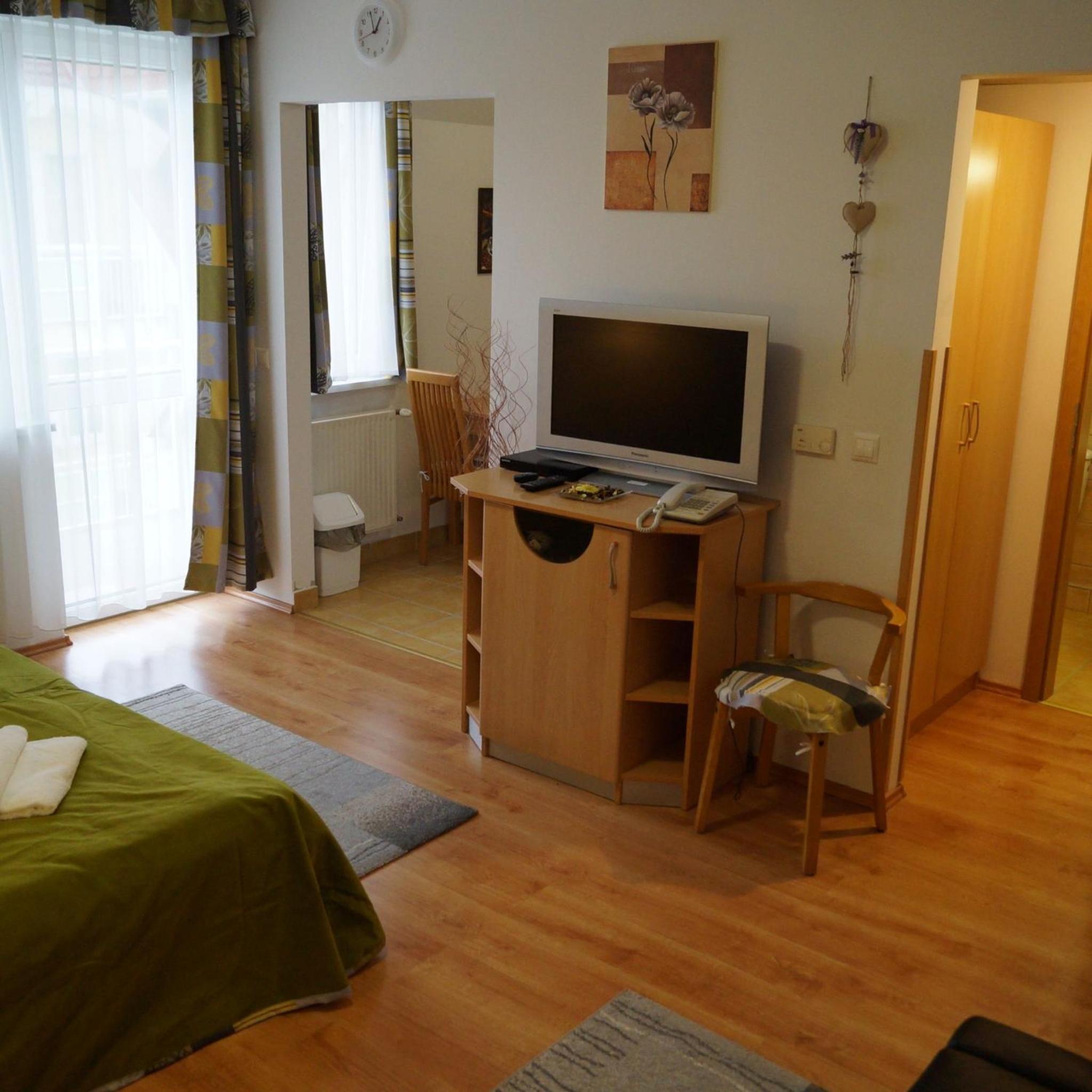 One-Bedroom Apartment photo 1