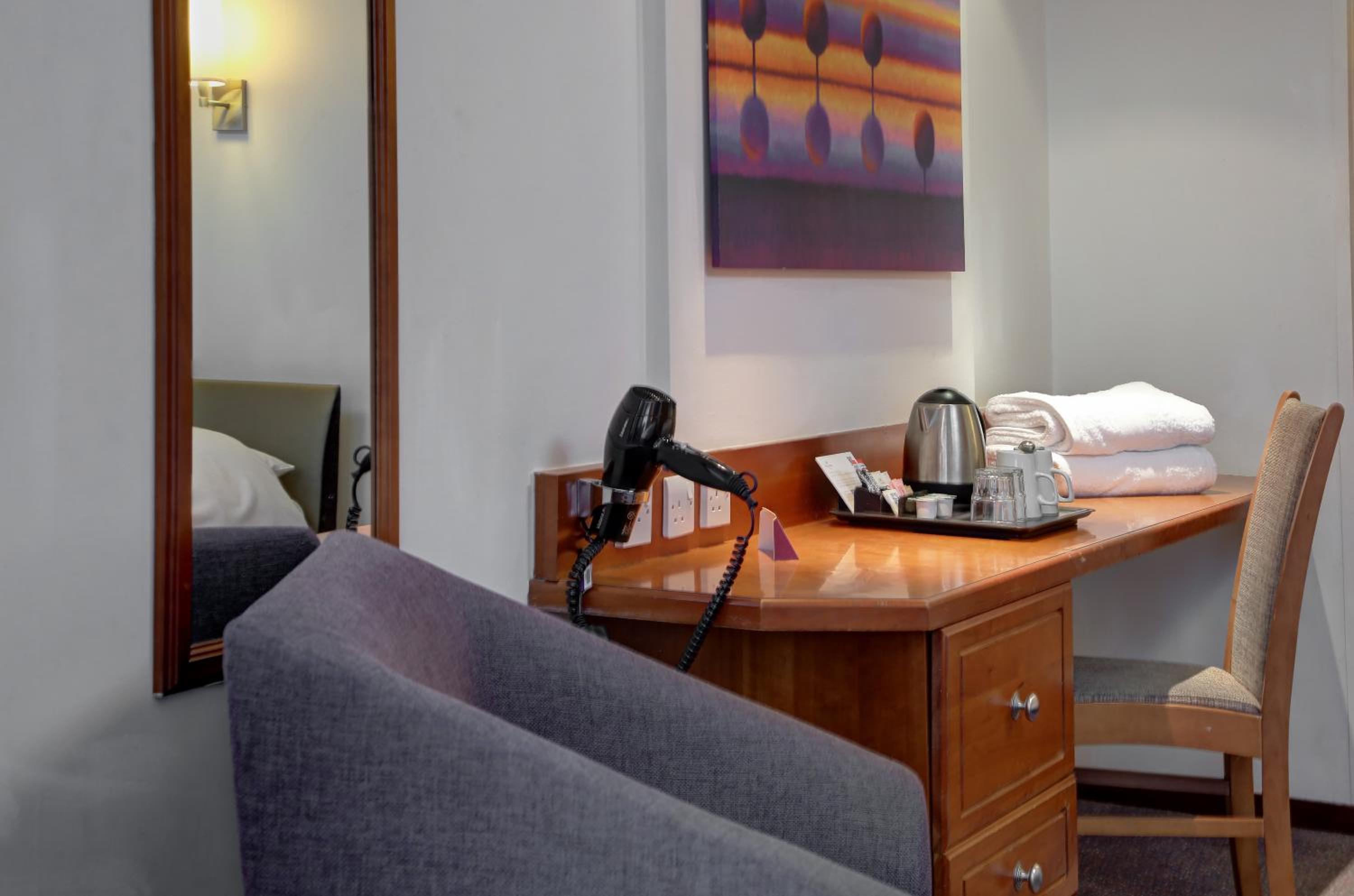 Double Room with Bath Tub - Disability Access/Non-Smoking - Photo 1