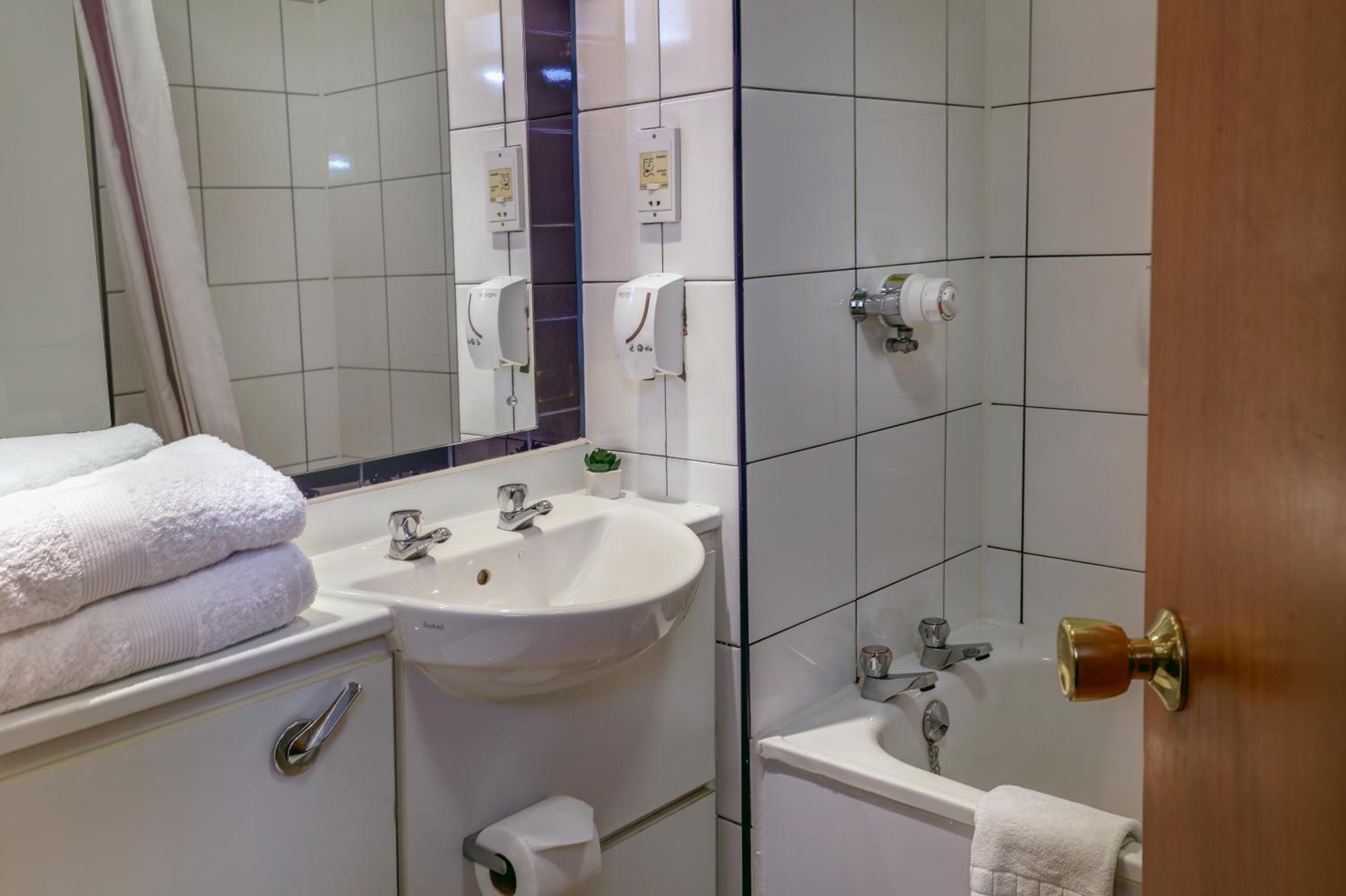 Deluxe Twin Room - Photo 2