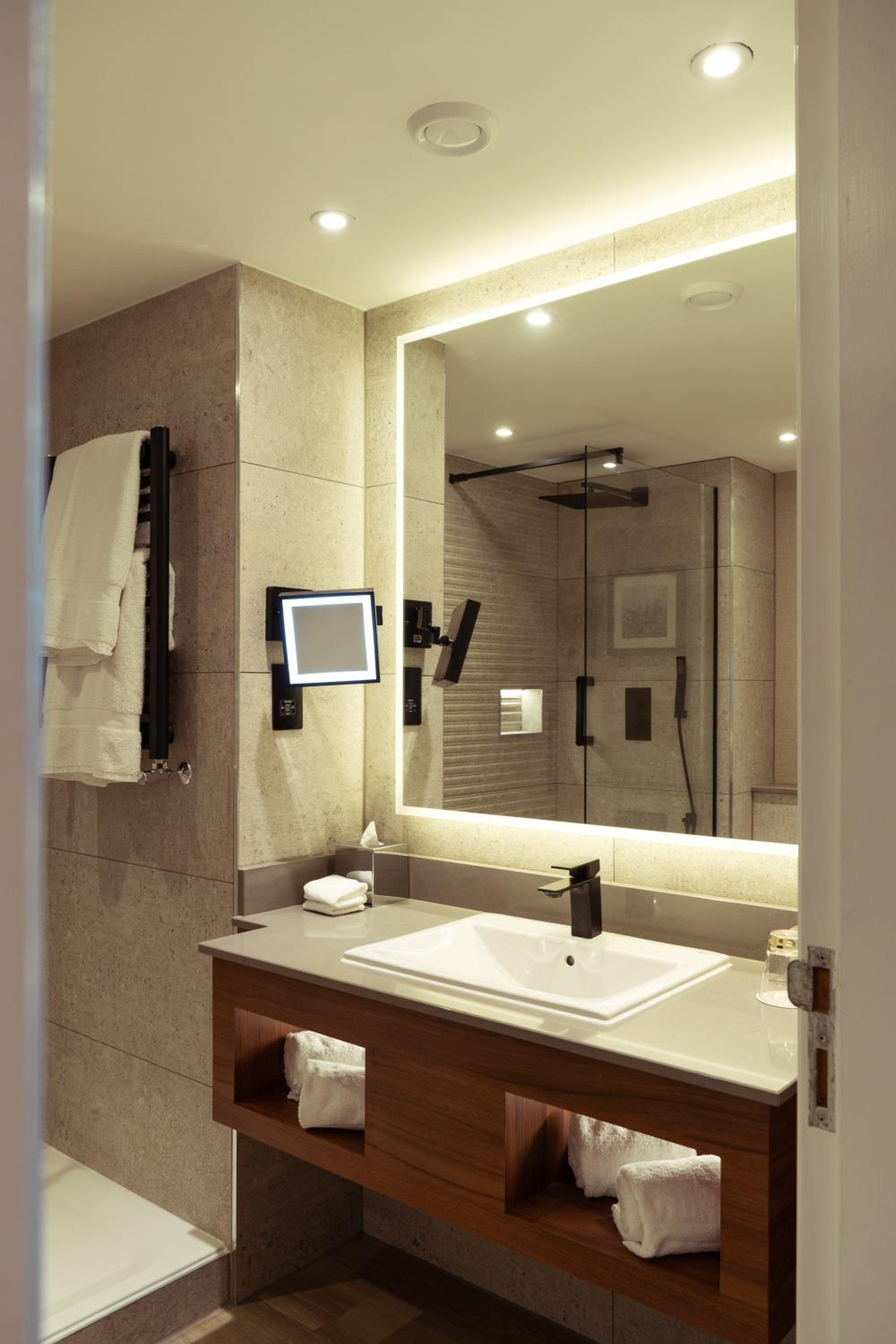 Executive King Bedroom - Photo 2