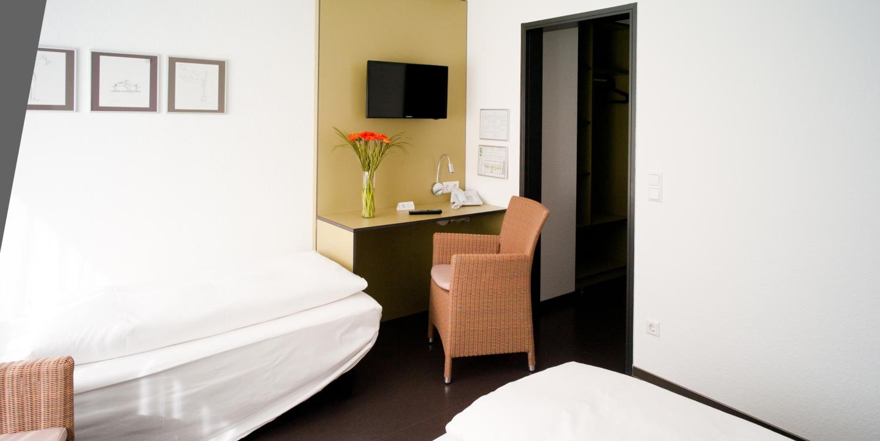 Double Room with Extra Bed photo 3