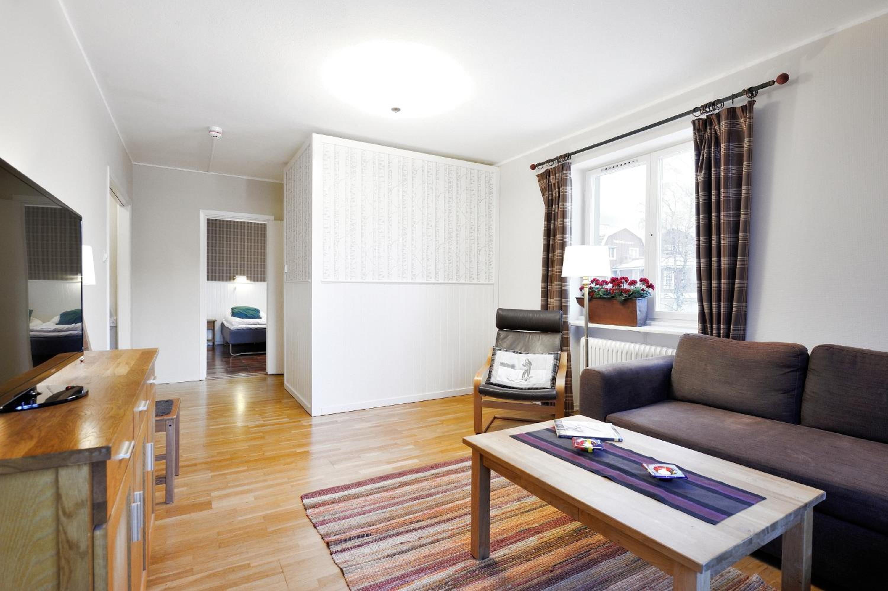 Apartment with Balcony - Photo 7