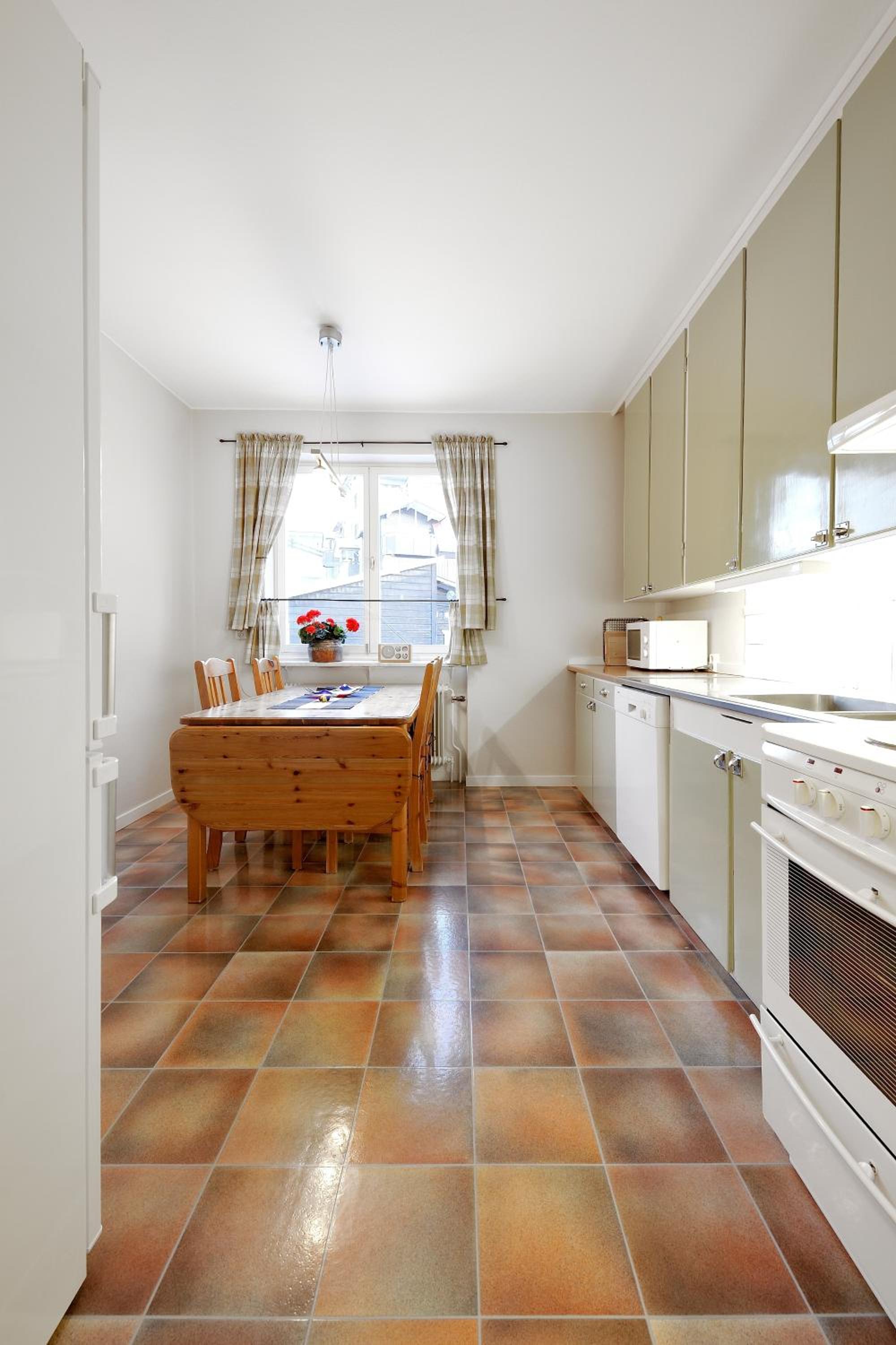 One-Bedroom Apartment - Photo 4