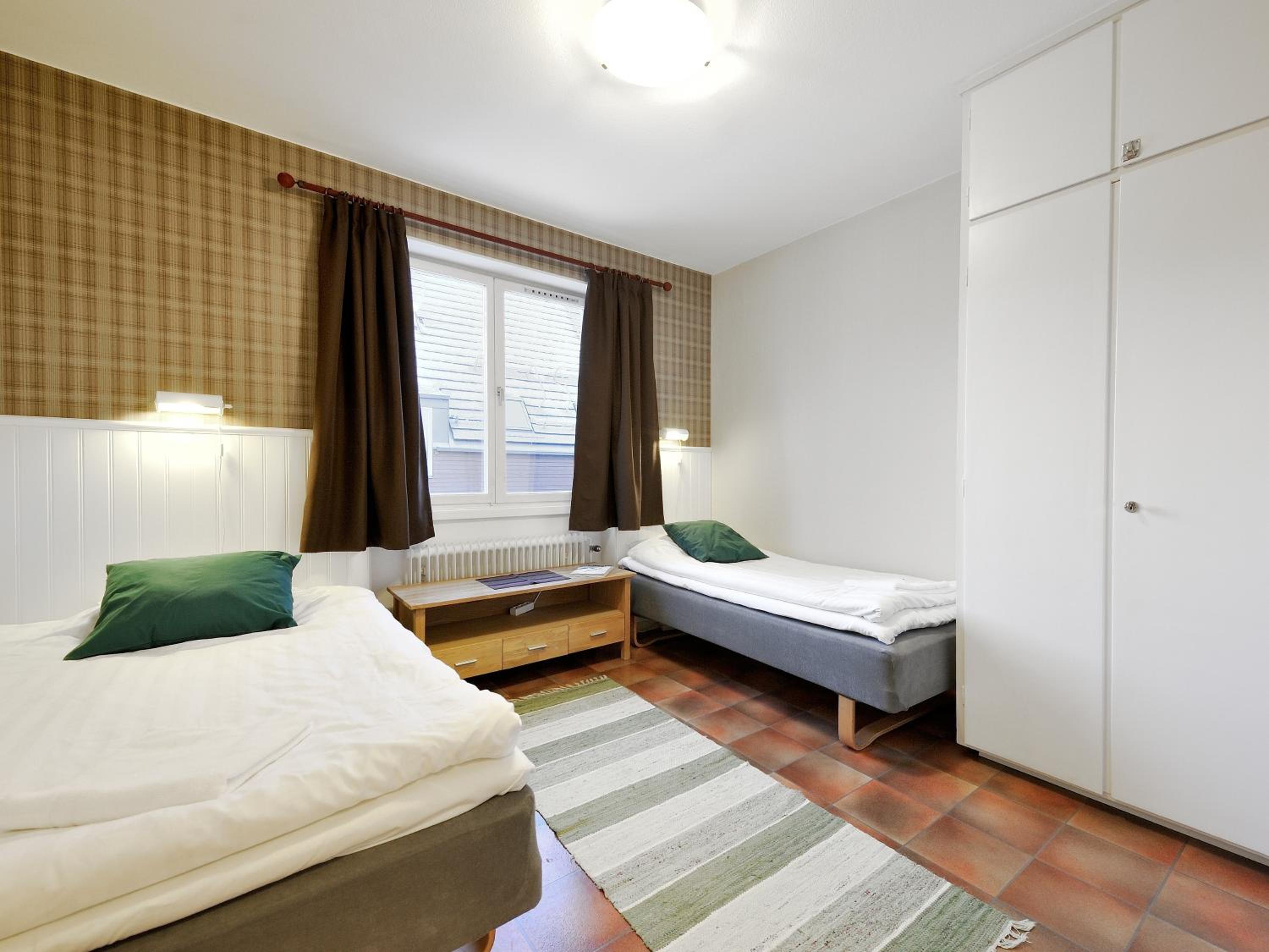 Apartment with Balcony - Photo 4