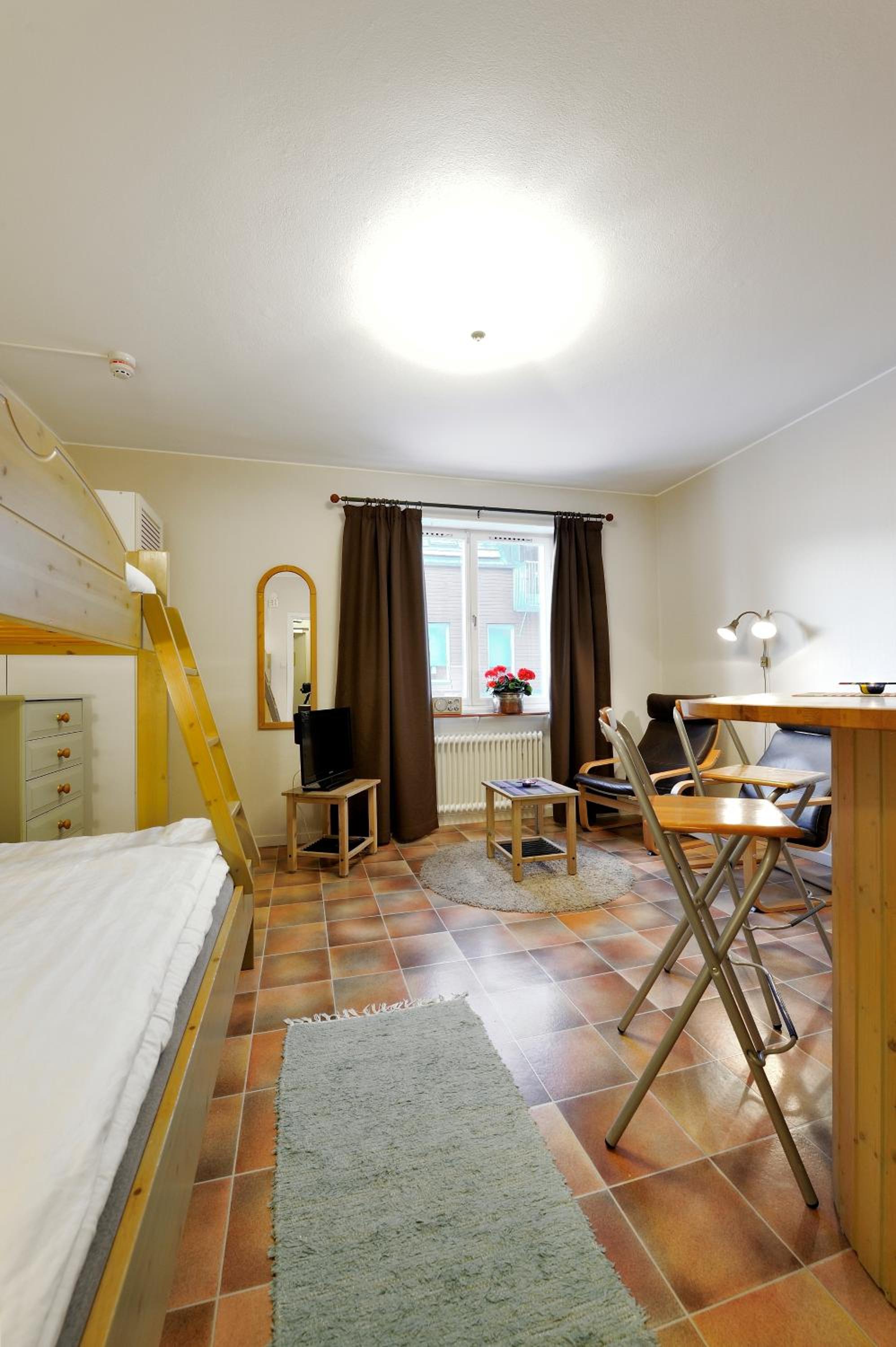 Studio Apartment - Photo 1