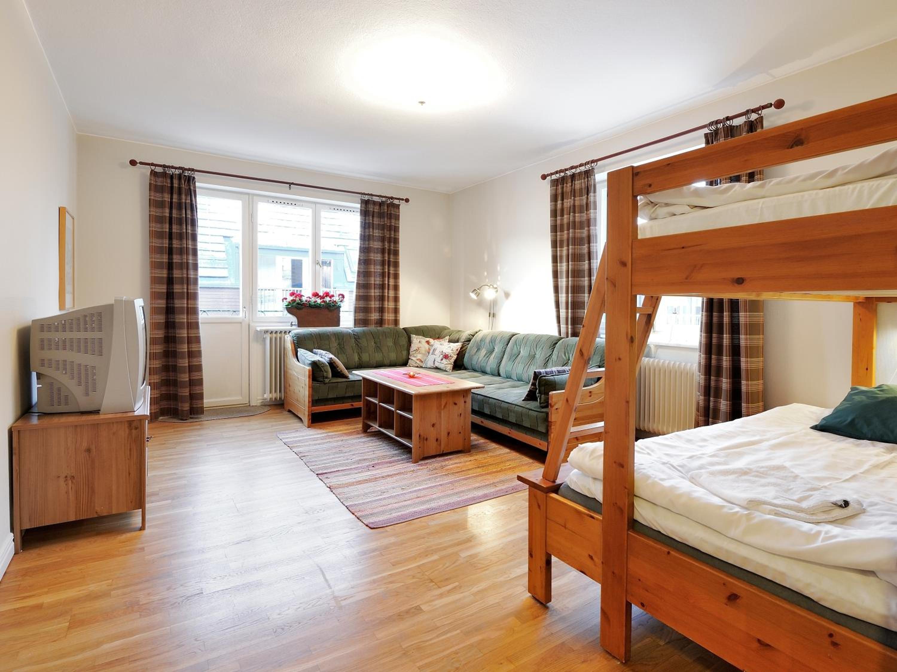 One-Bedroom Apartment - Photo 3