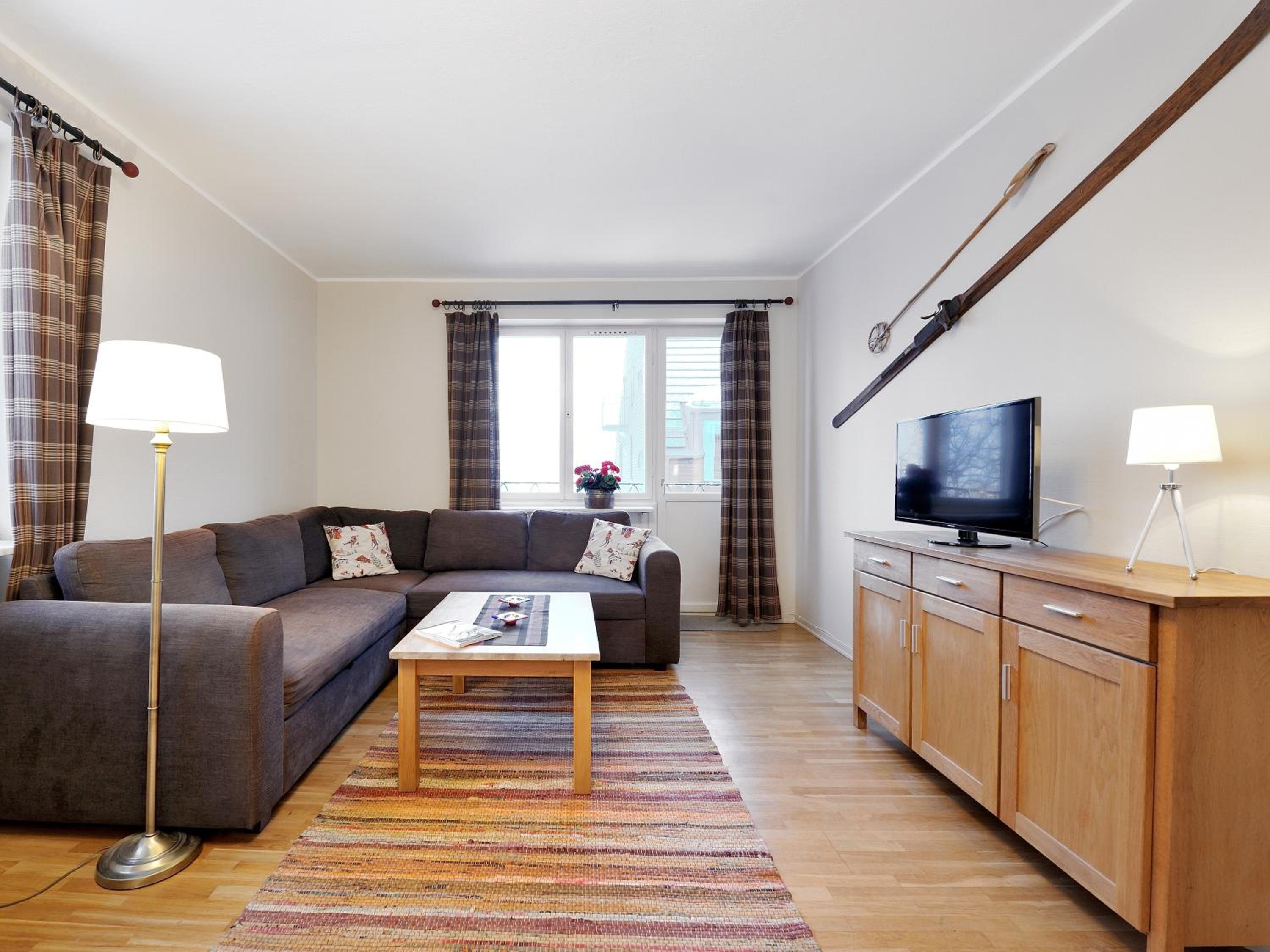Apartment with Balcony - Photo 2