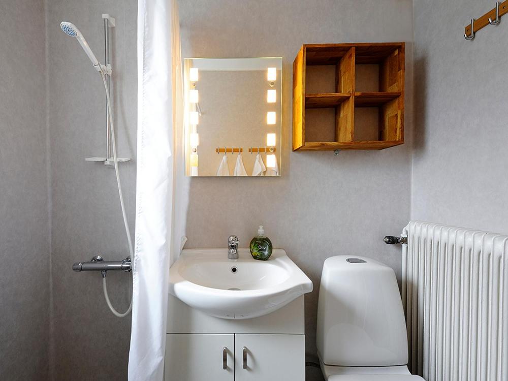 One-Bedroom Apartment - Photo 2