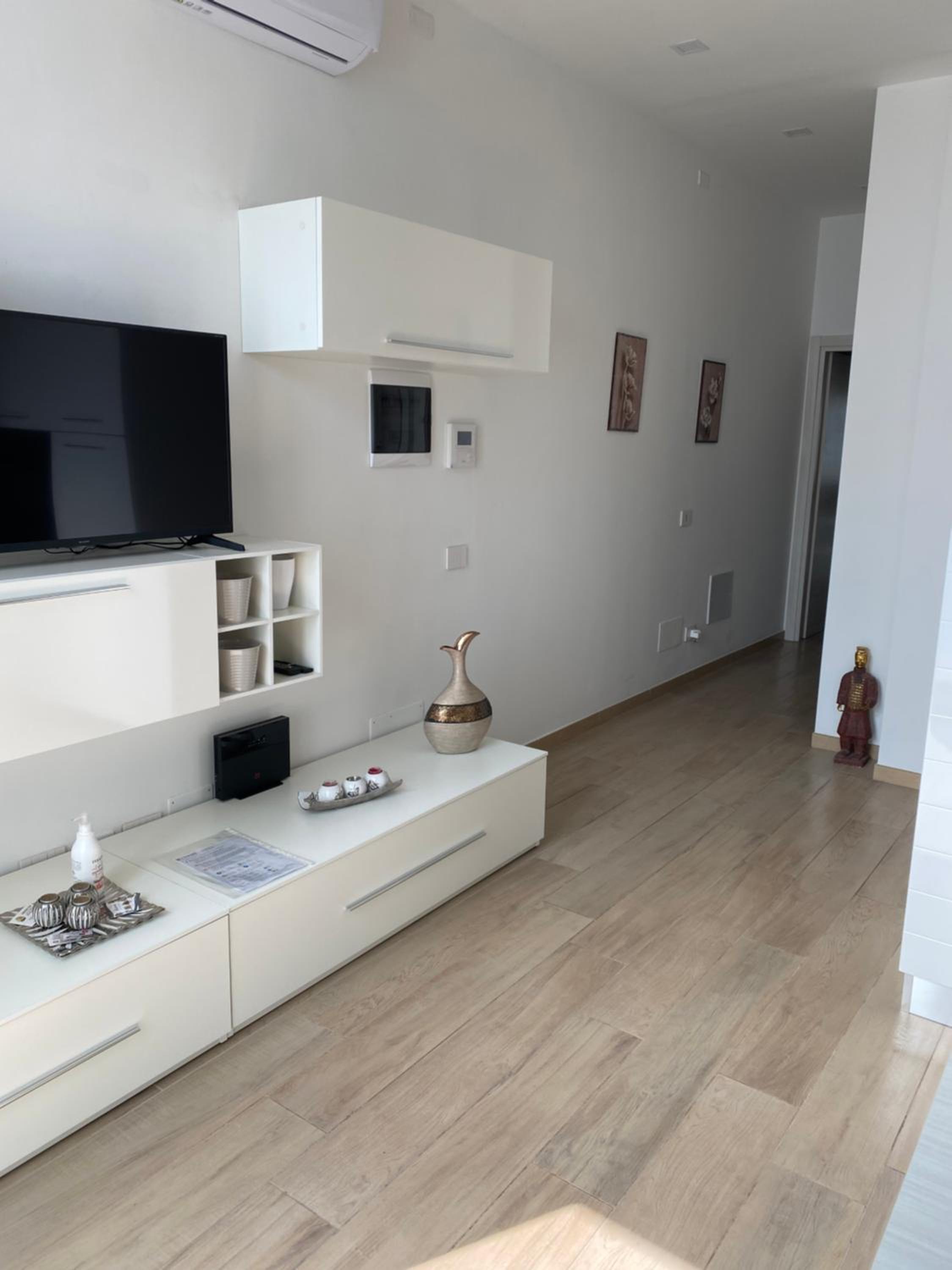 One-Bedroom Apartment - Photo 1