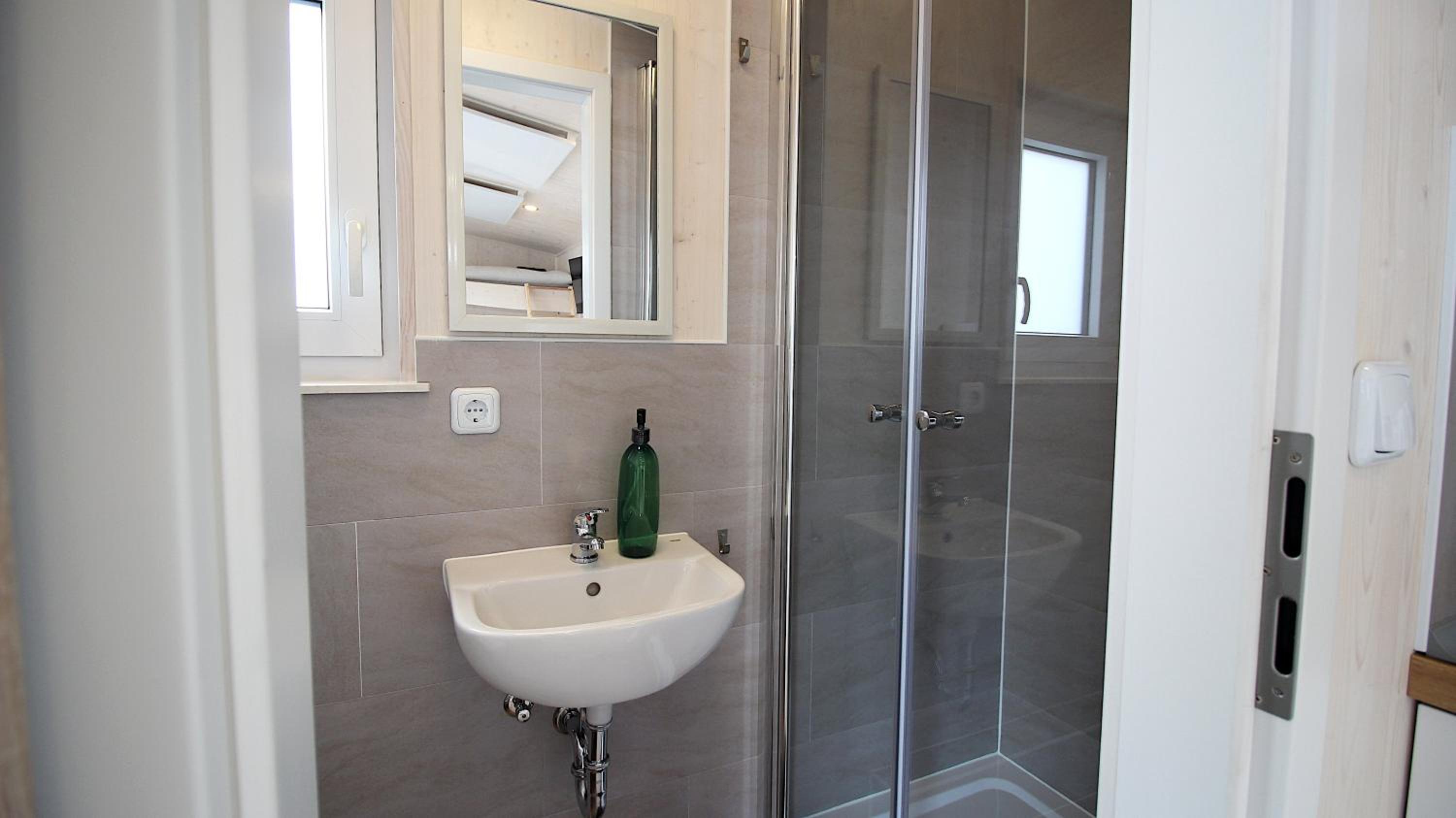 Twin Room - Photo 2