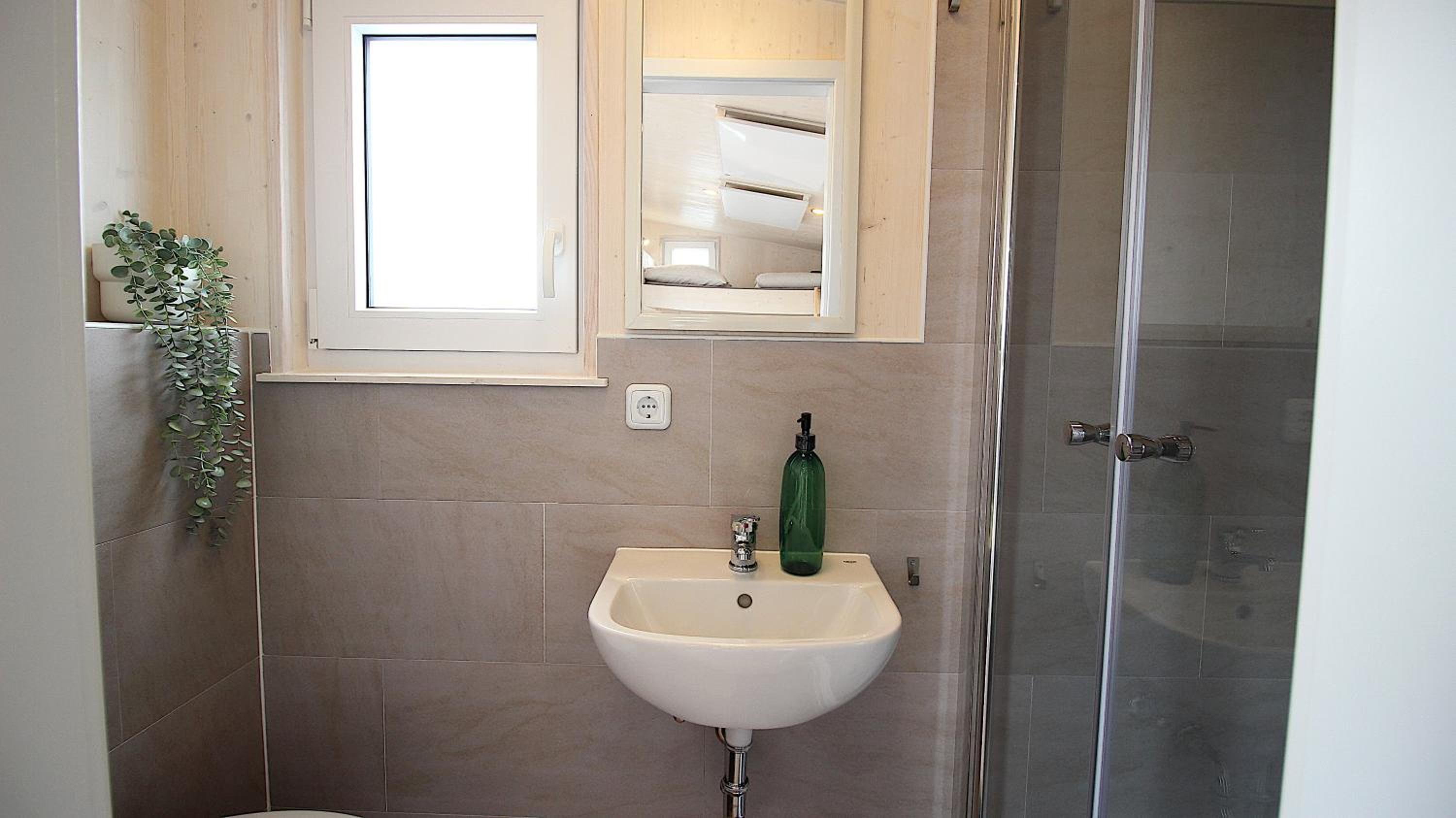 Twin Room - Photo 6