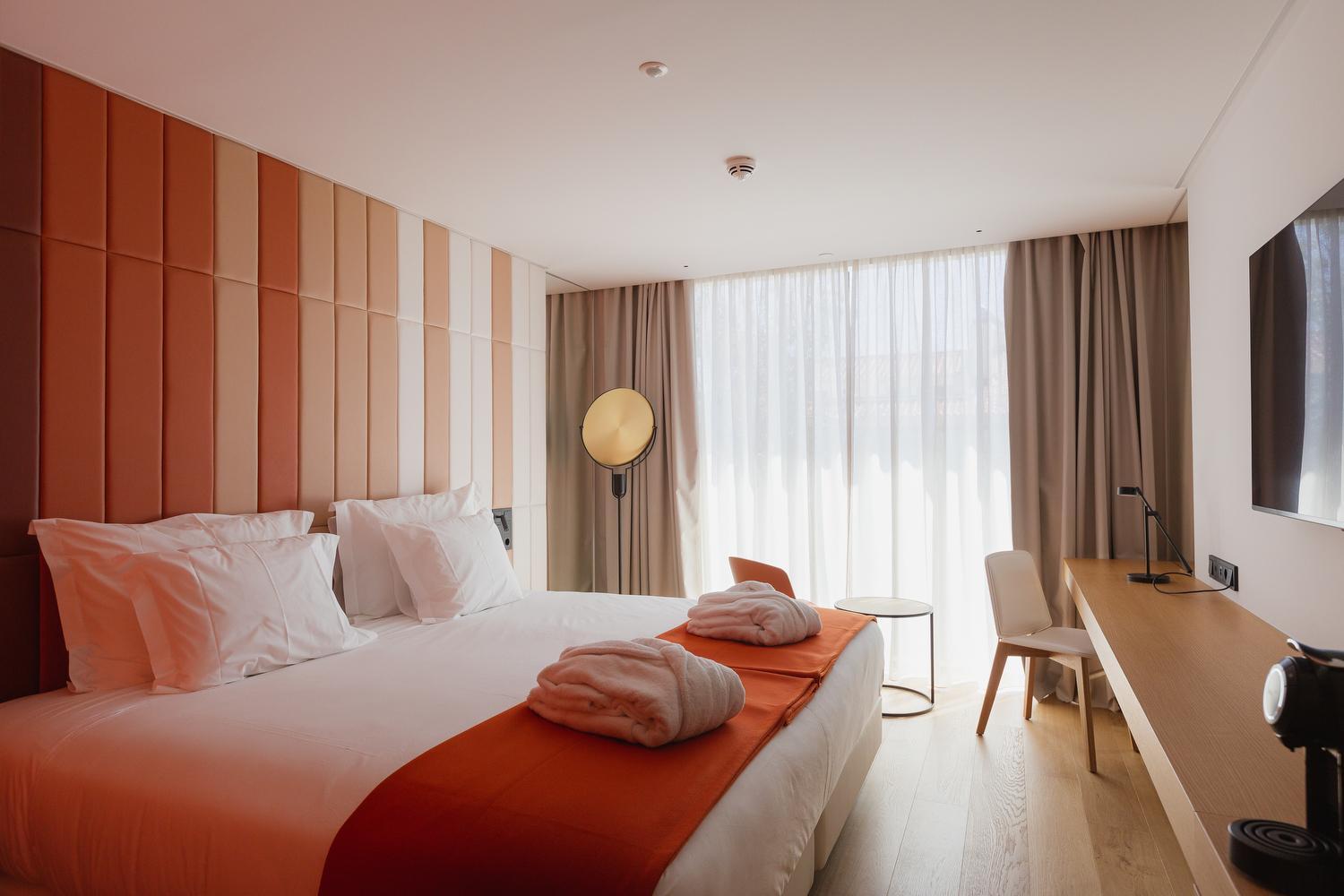 Deluxe Double Room with Show View - Photo 5