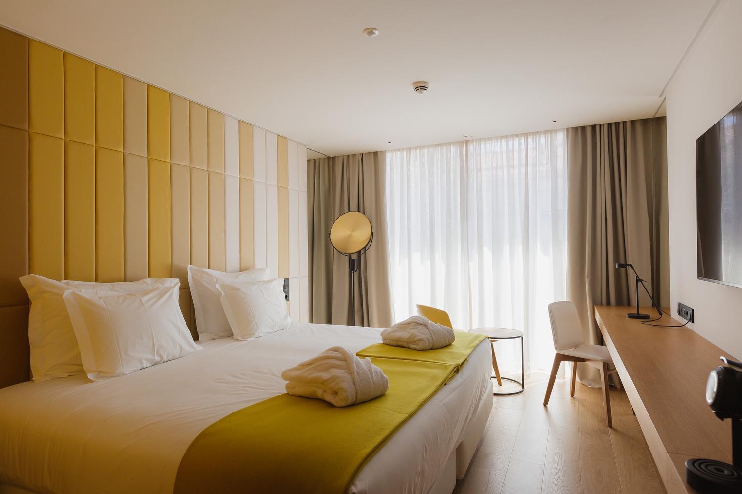 Deluxe Double Room with Show View - Photo 4