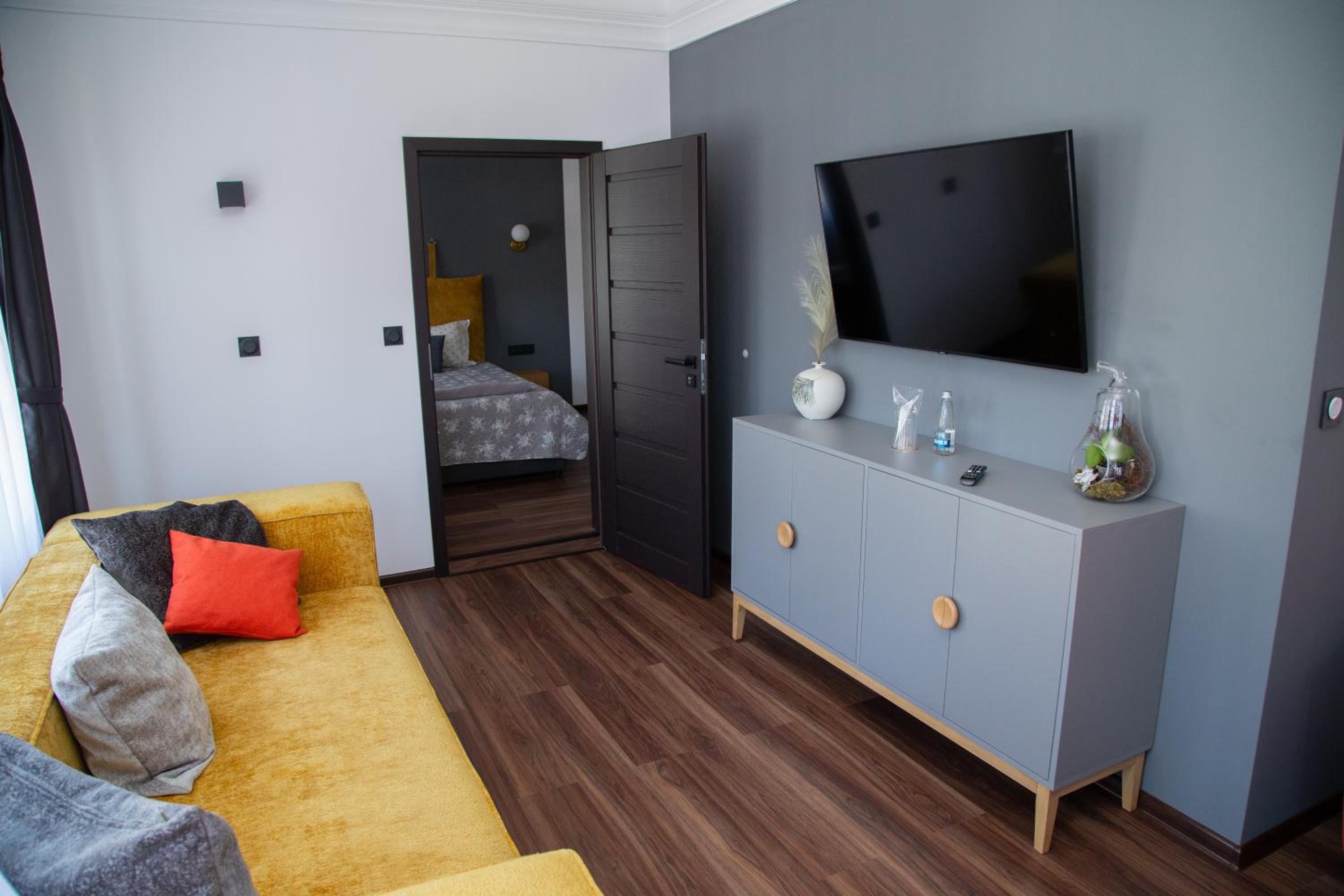 One-Bedroom Apartment - Photo 8