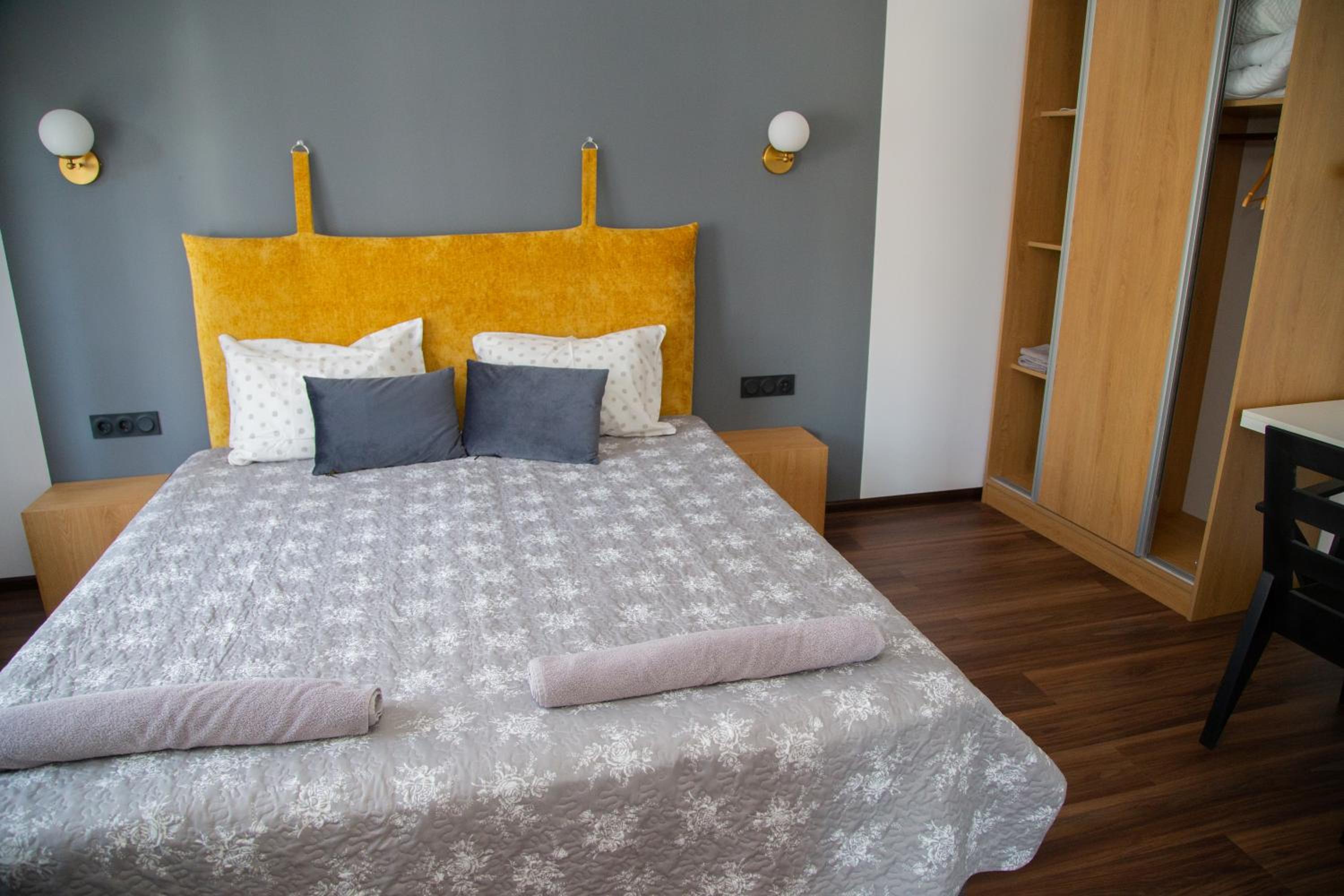 One-Bedroom Apartment - Photo 9