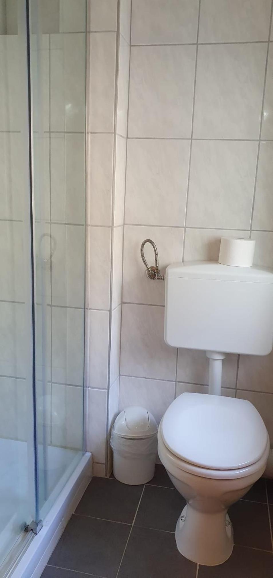 Double Room with Private Bathroom - Photo 2