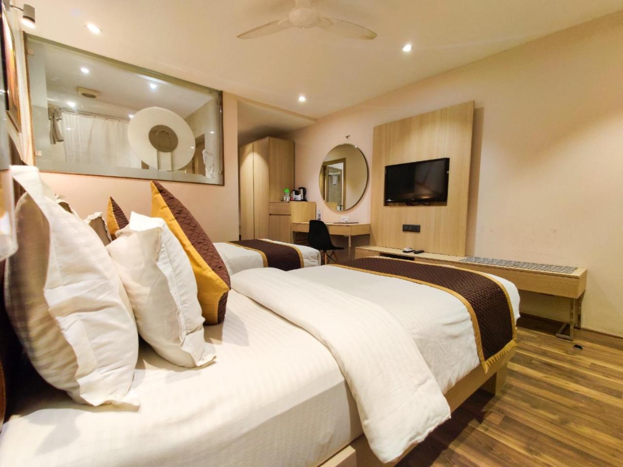 Deluxe Twin Room - Photo 6