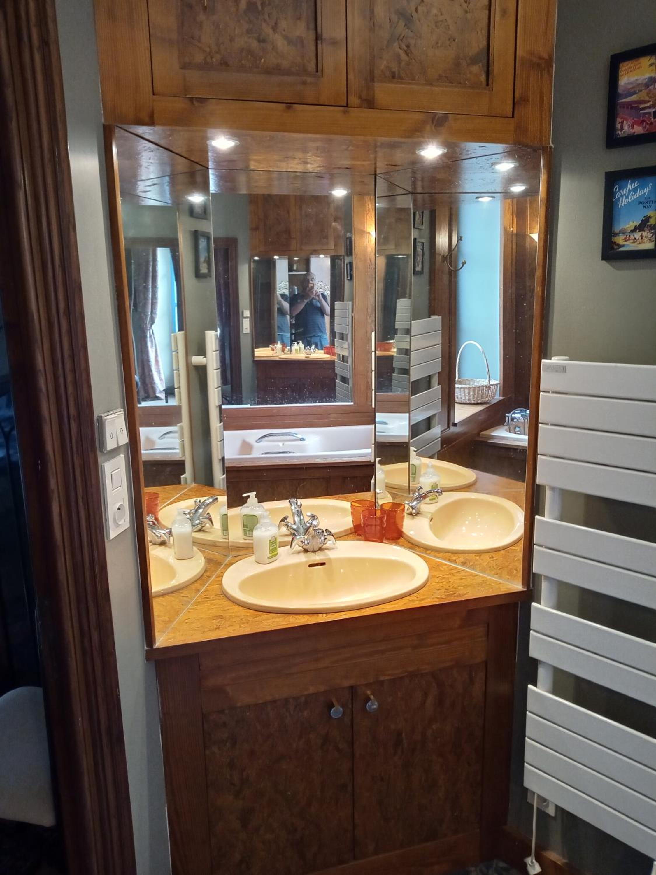 Double Room with Private Bathroom - Photo 3