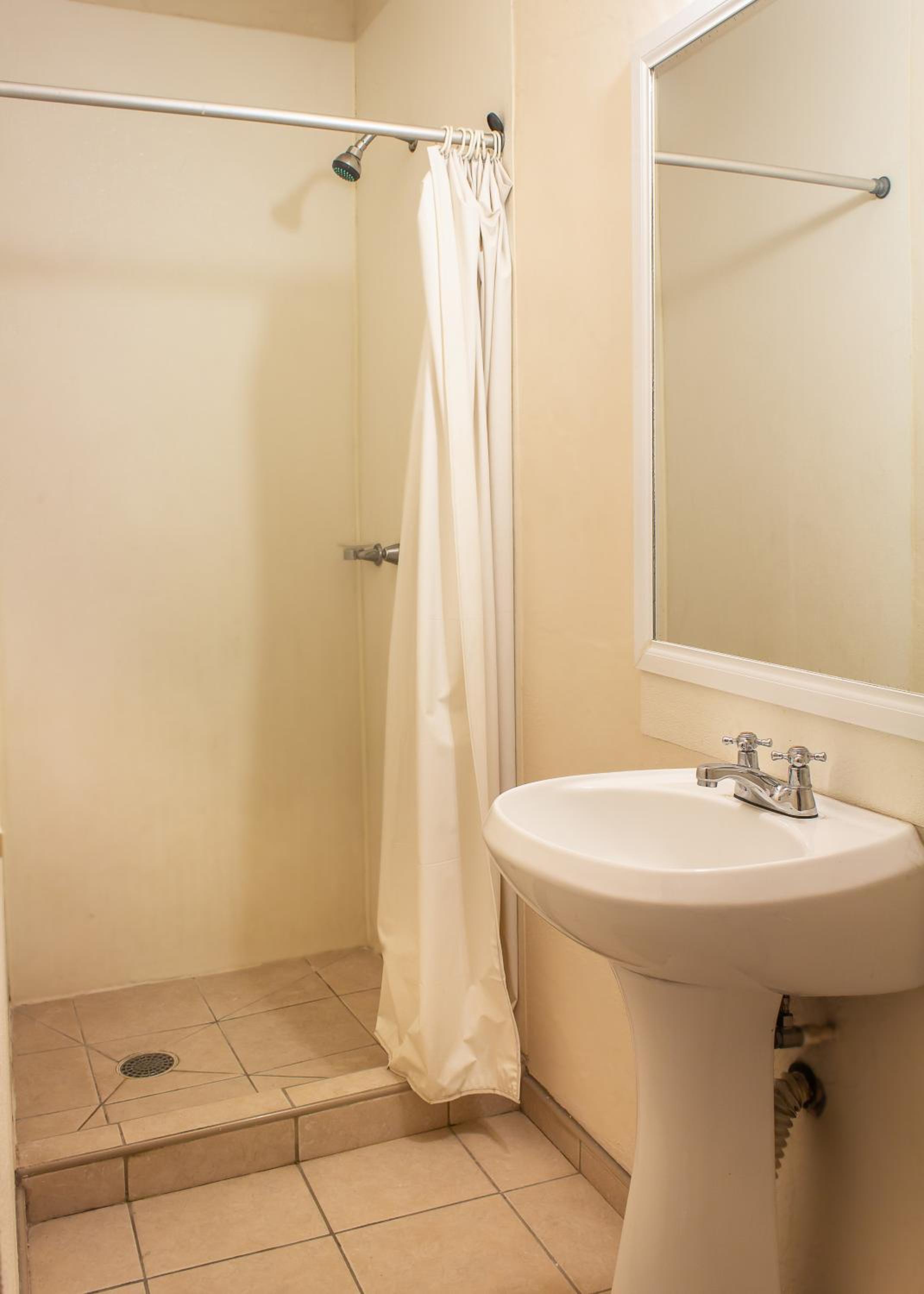 Double or Twin Room - Photo 10