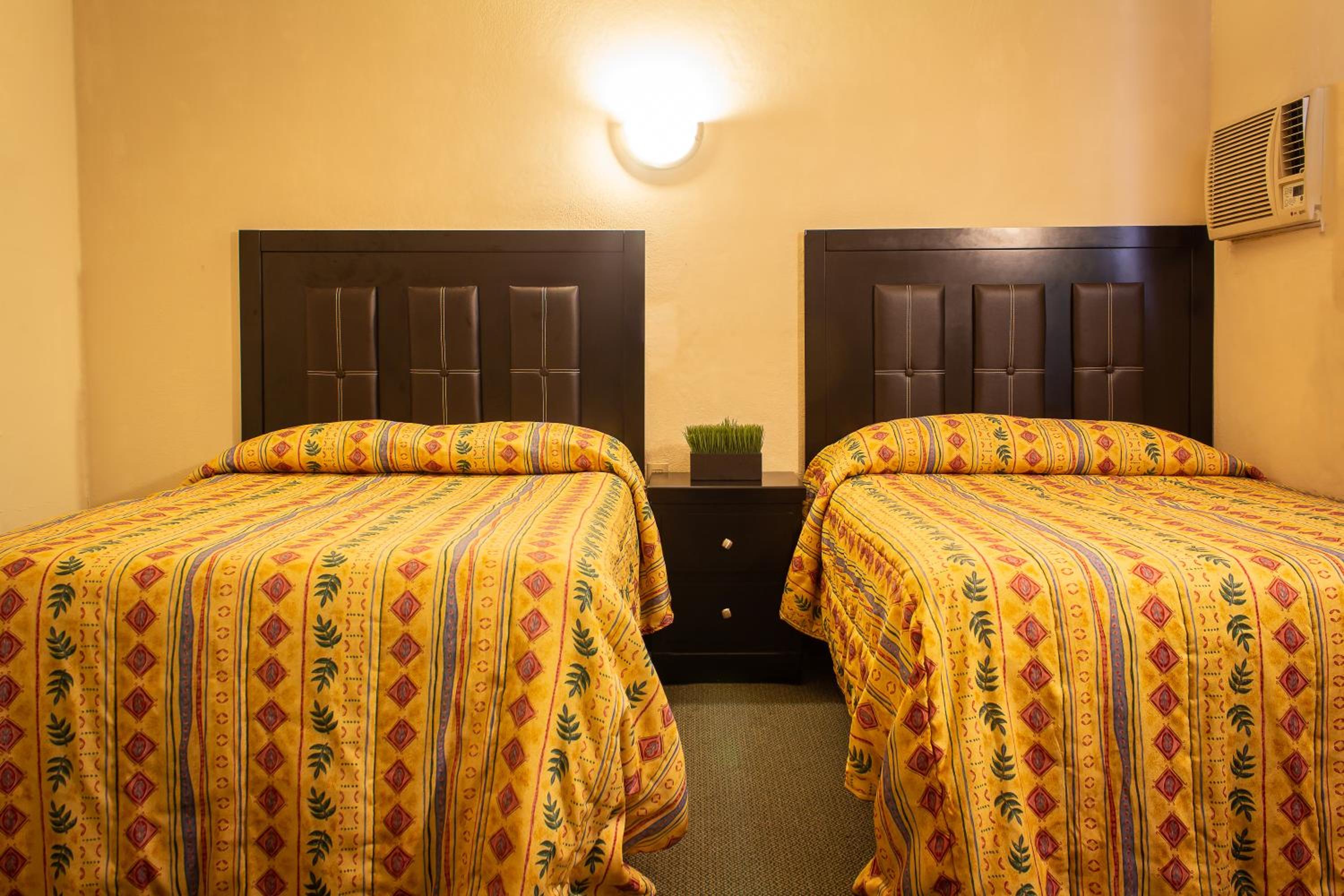 Double Room with Two Double Beds - Photo 4