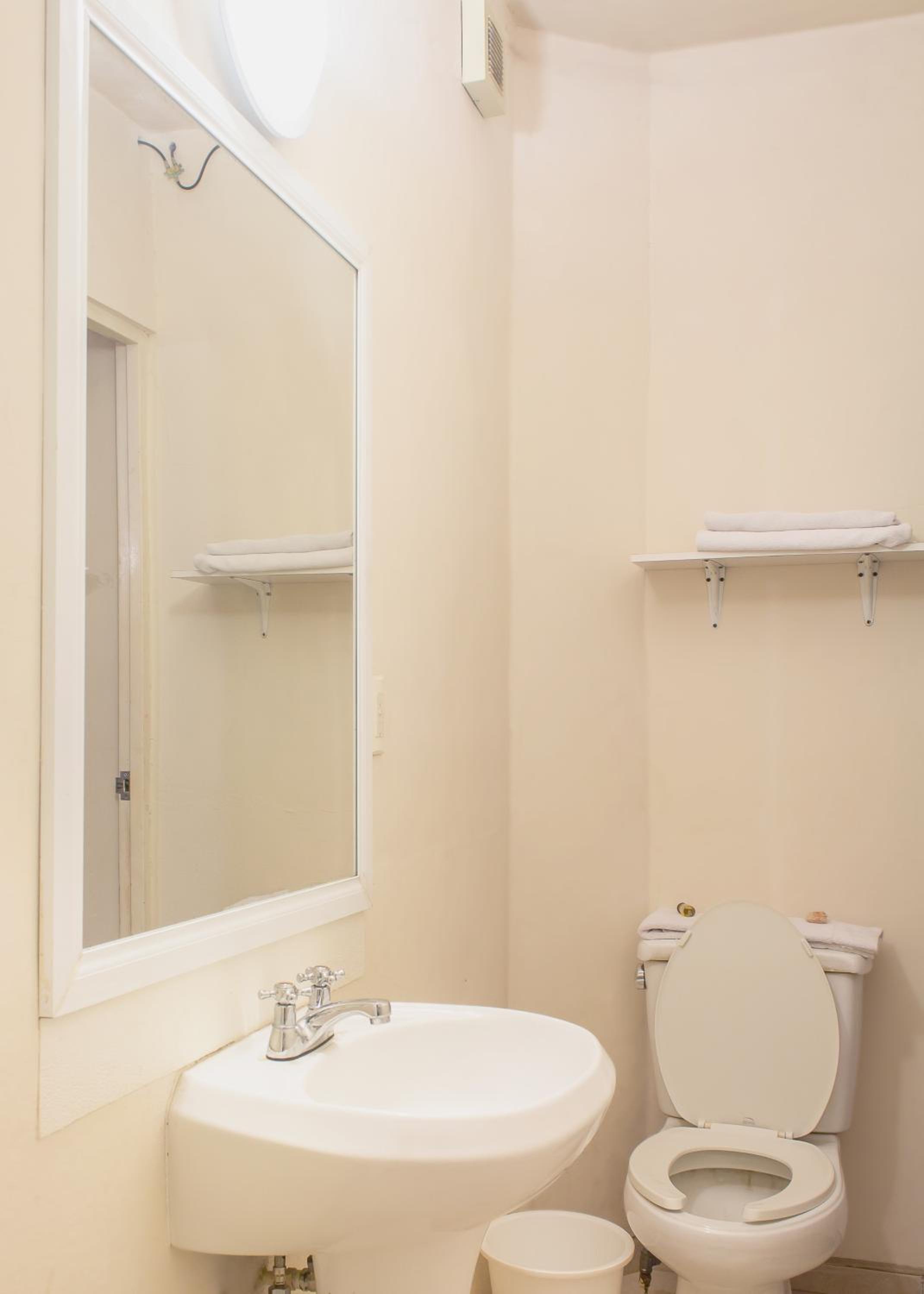 Double or Twin Room - Photo 3