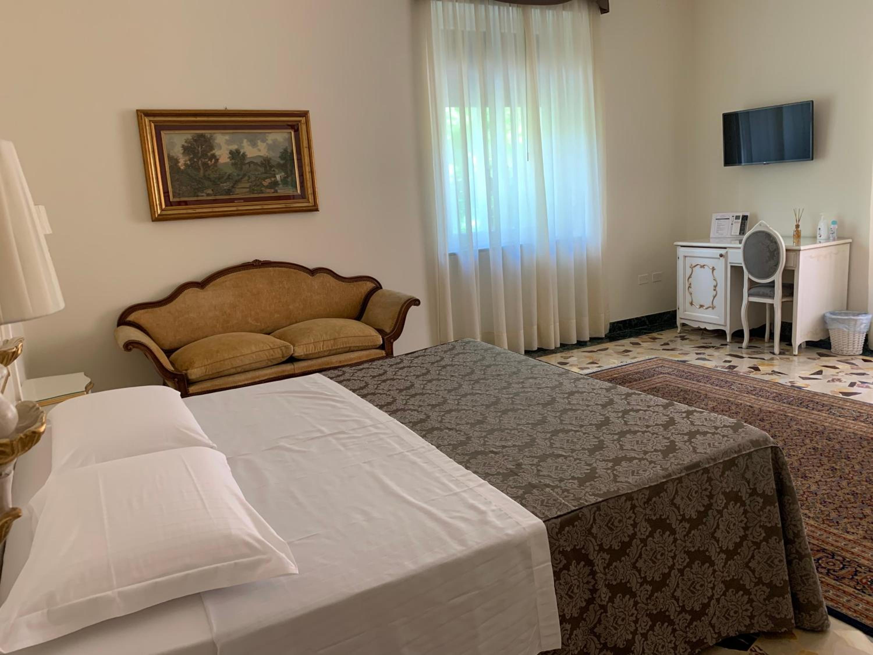 Double or Twin Room with Private External Bathroom