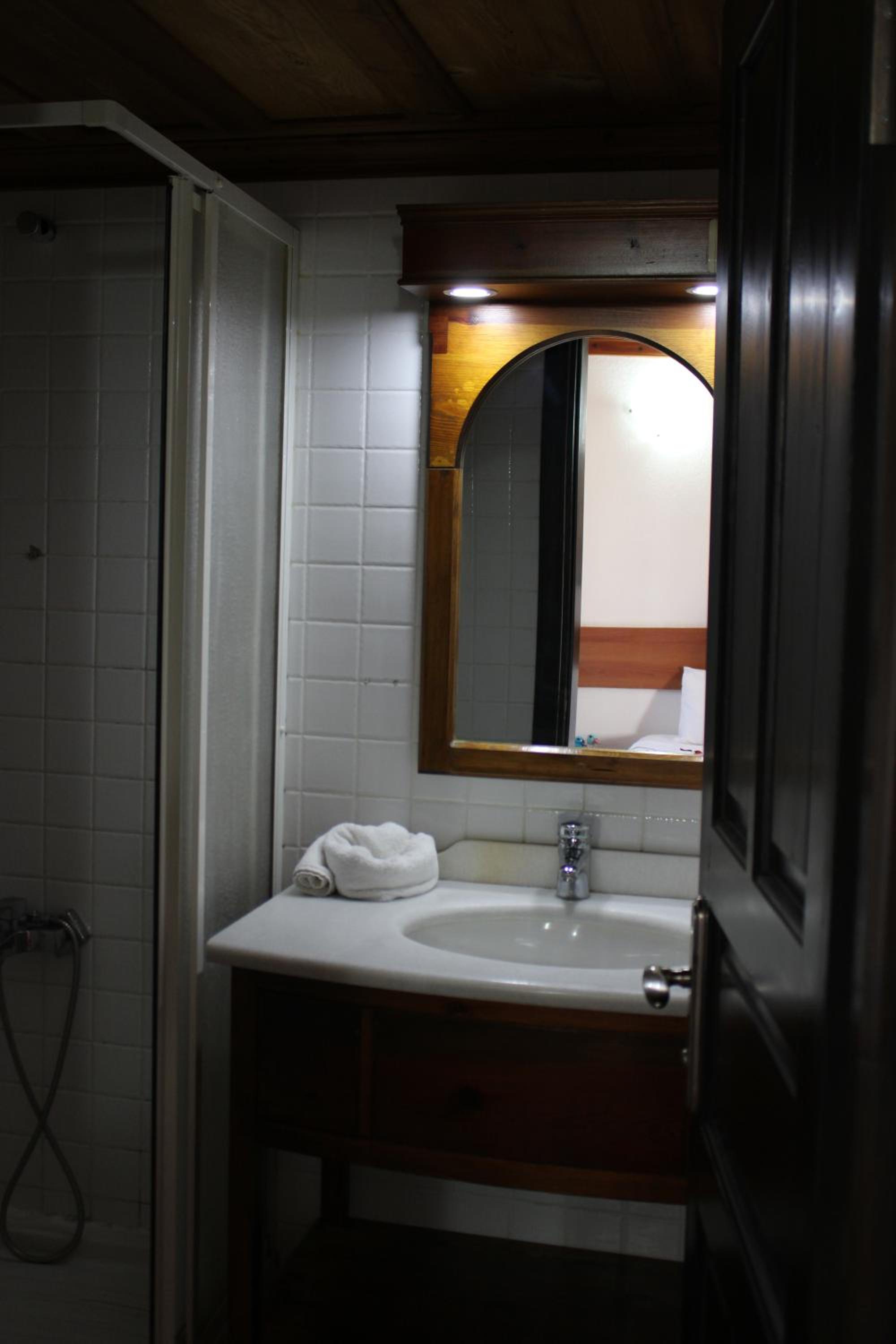 Standard Triple Room - Photo 11