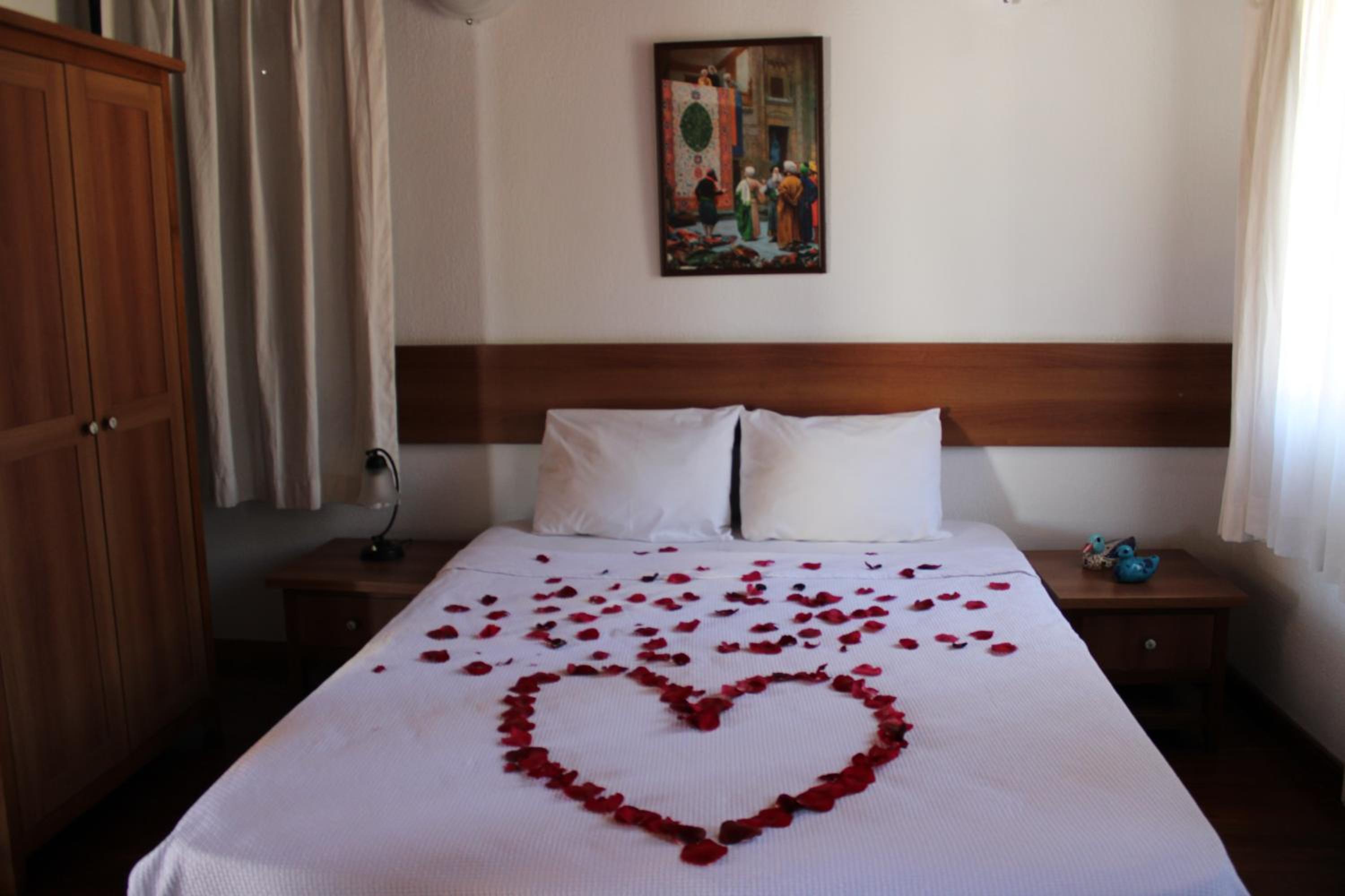 Double Room with Pool View - Photo 8