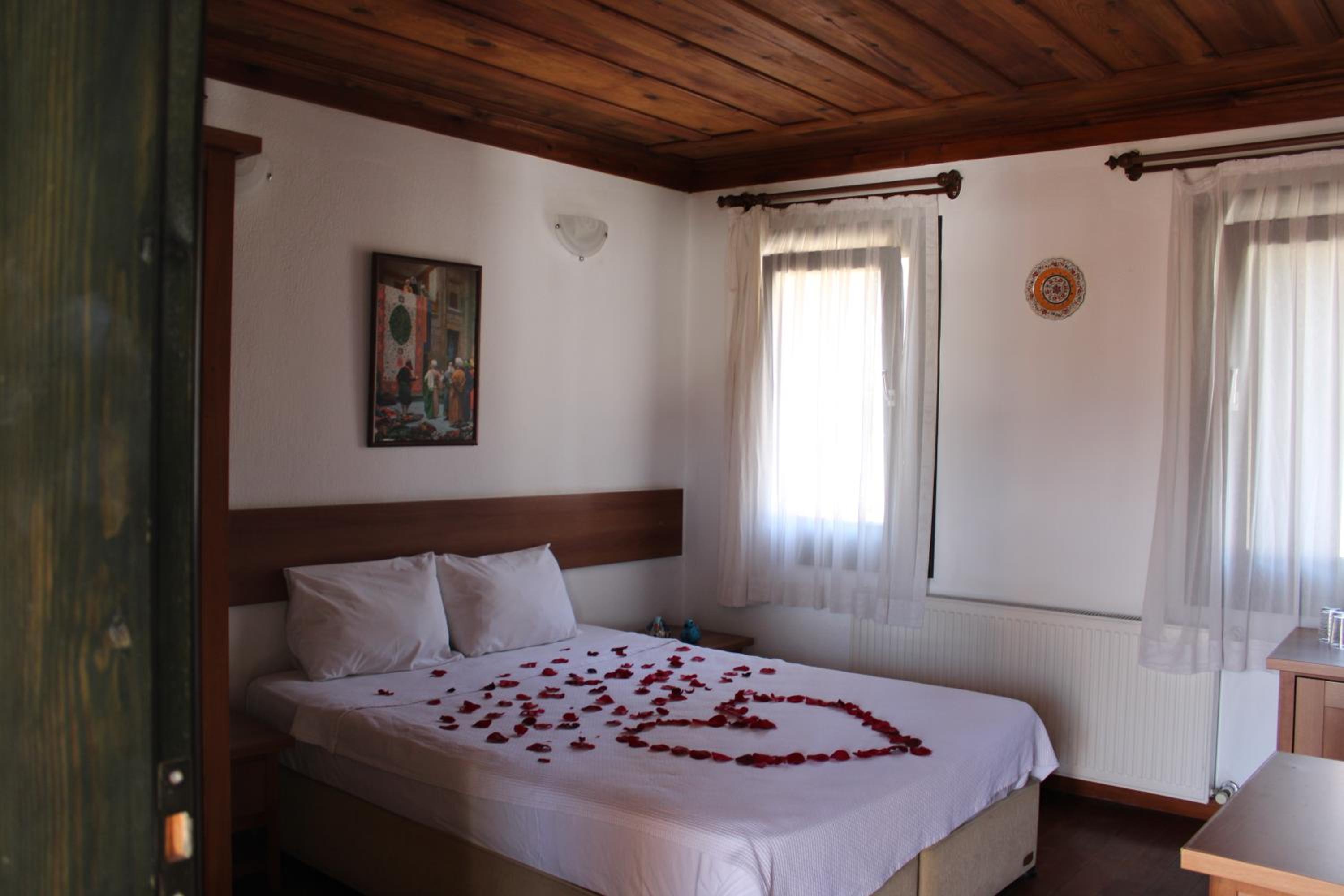 Double Room with Pool View - Photo 7