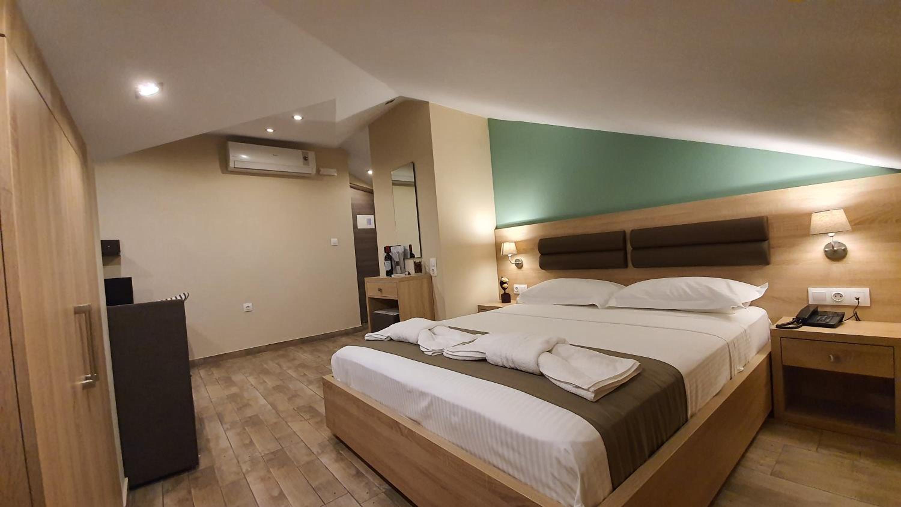 Deluxe Triple Attic Room with Balcony