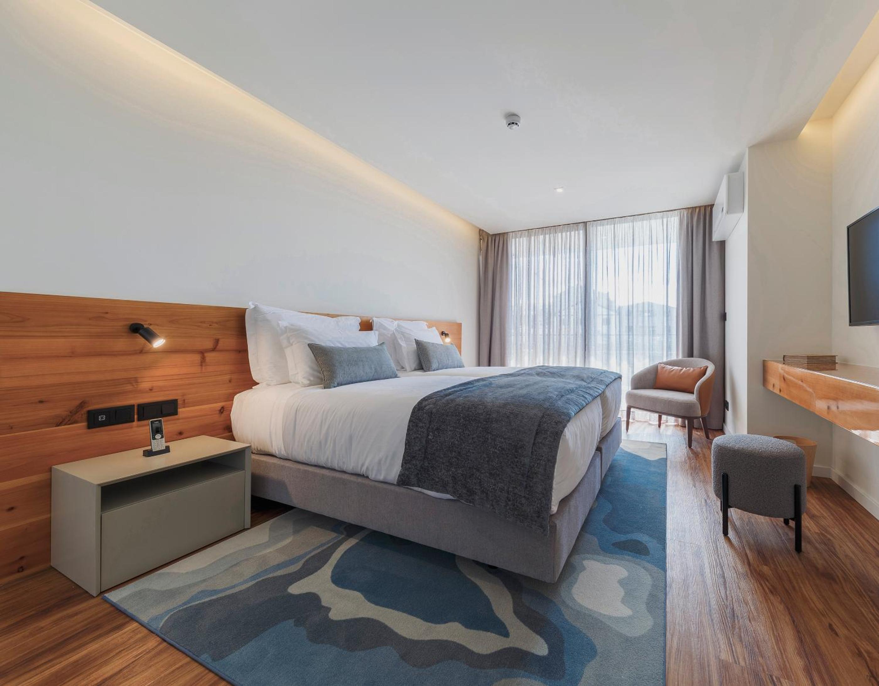 Superior One-Bedroom Apartment - Photo 4