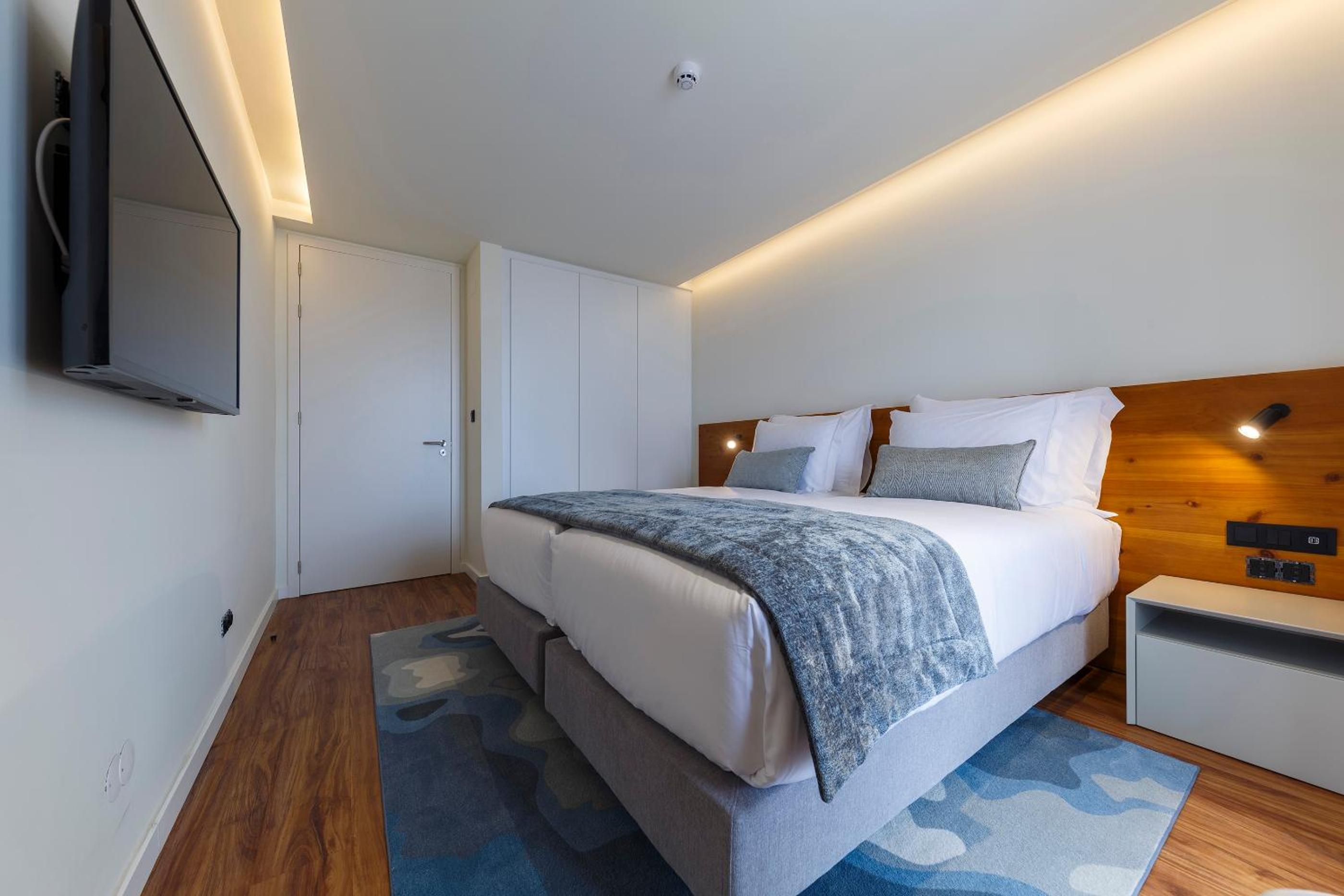 Superior Two-Bedroom Apartment with Marina View