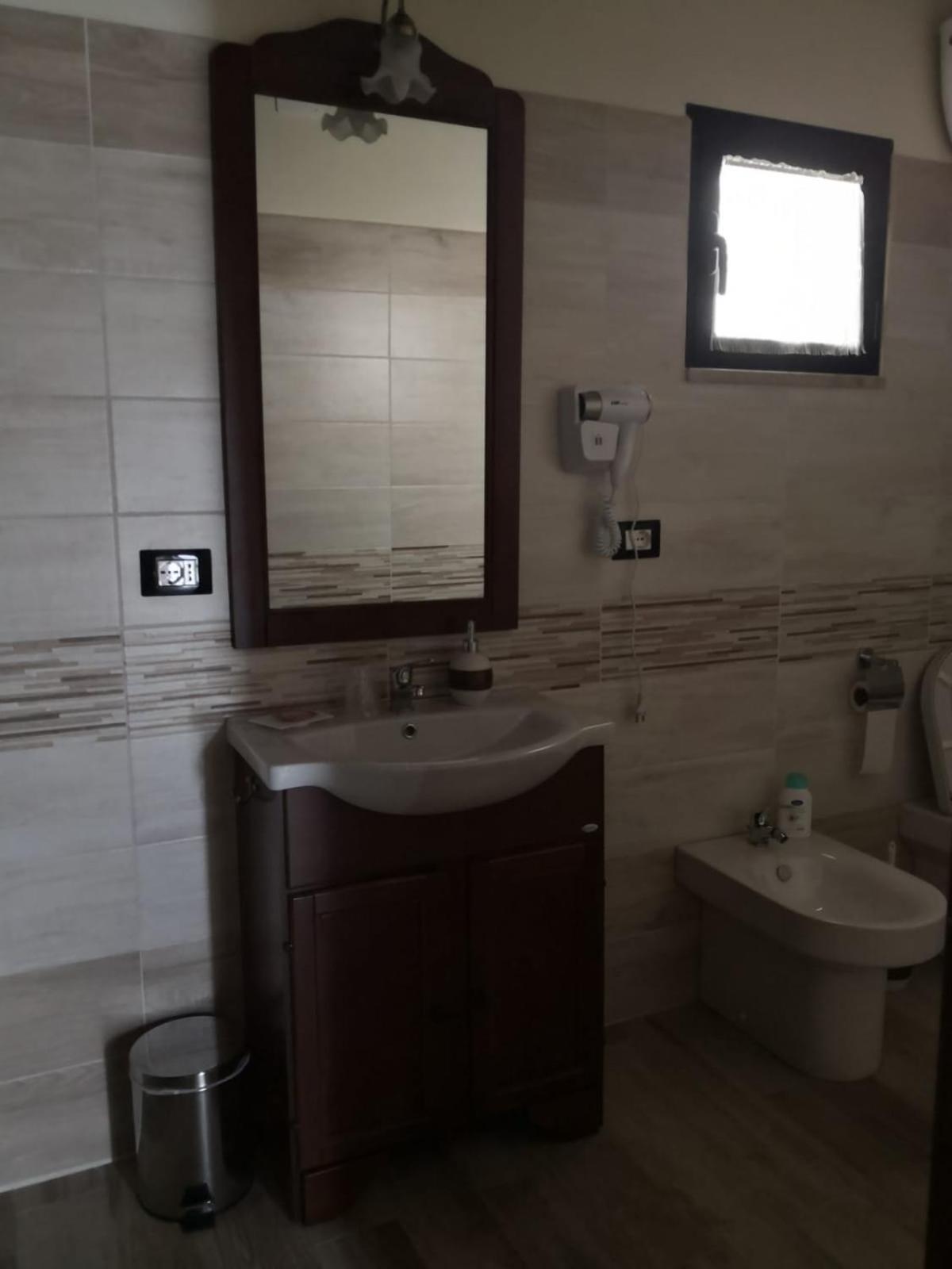 One-Bedroom House - Photo 10
