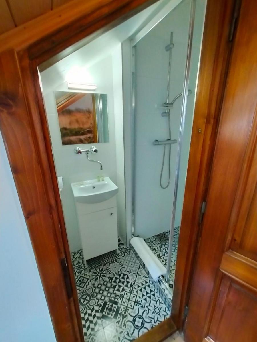 Double Room - Photo 5