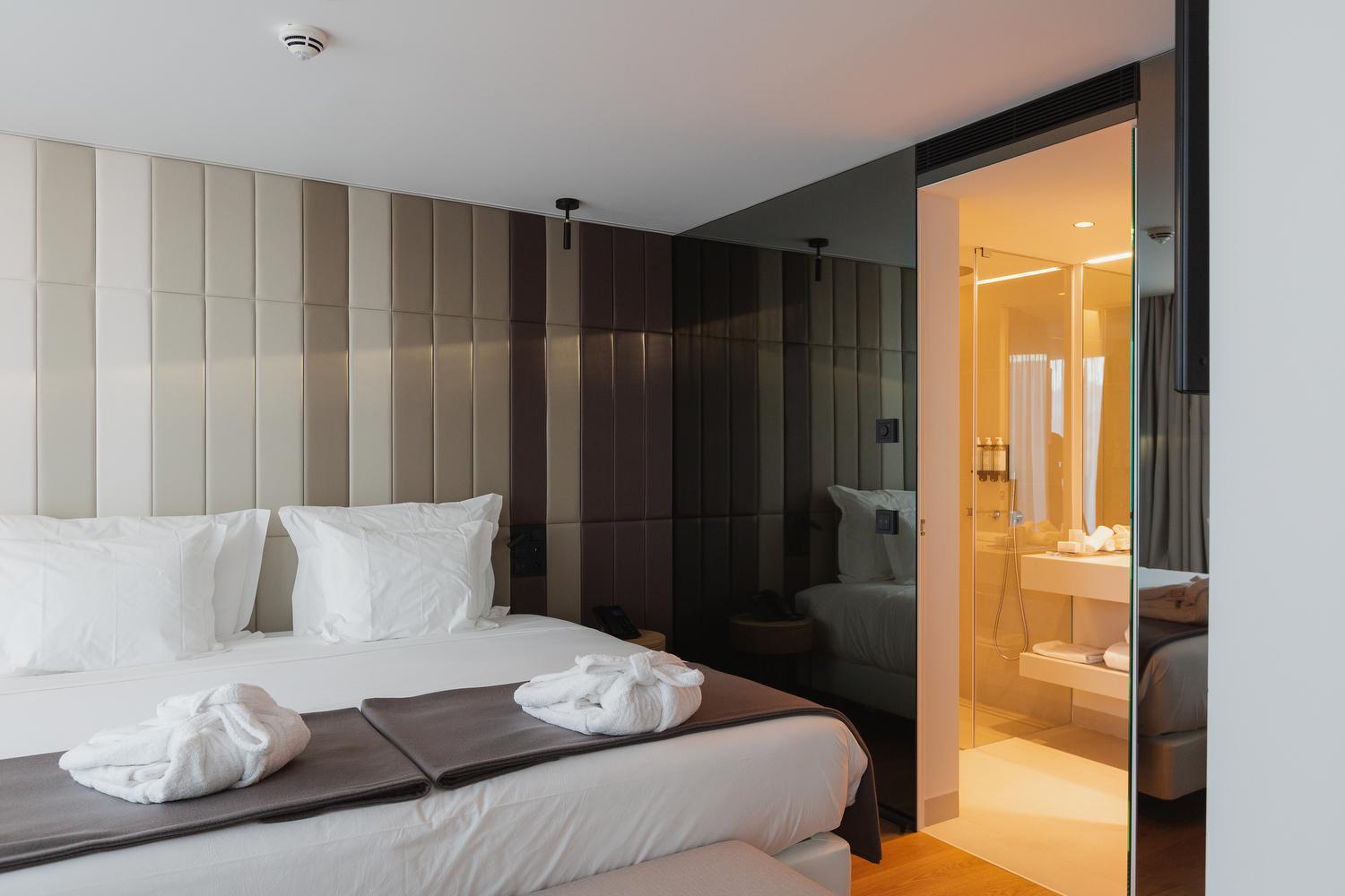 Master Suite with City View - Photo 1
