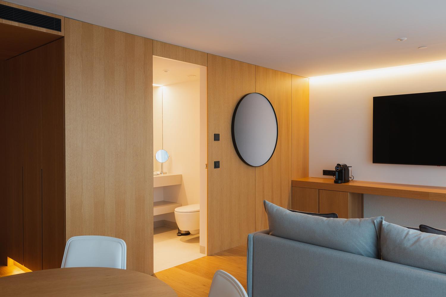 Master Suite with City View - Photo 2