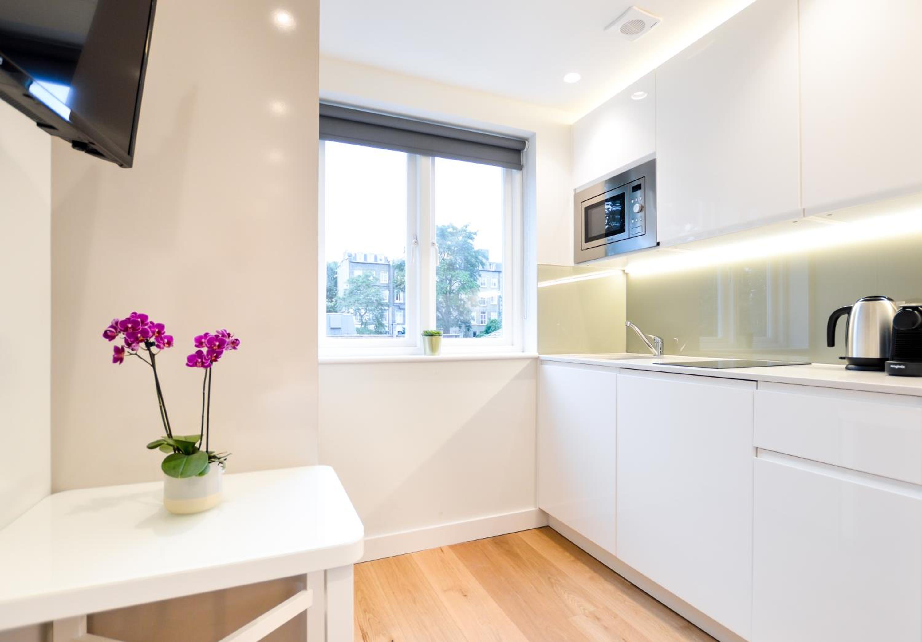 Small Studio Apartment photo 3