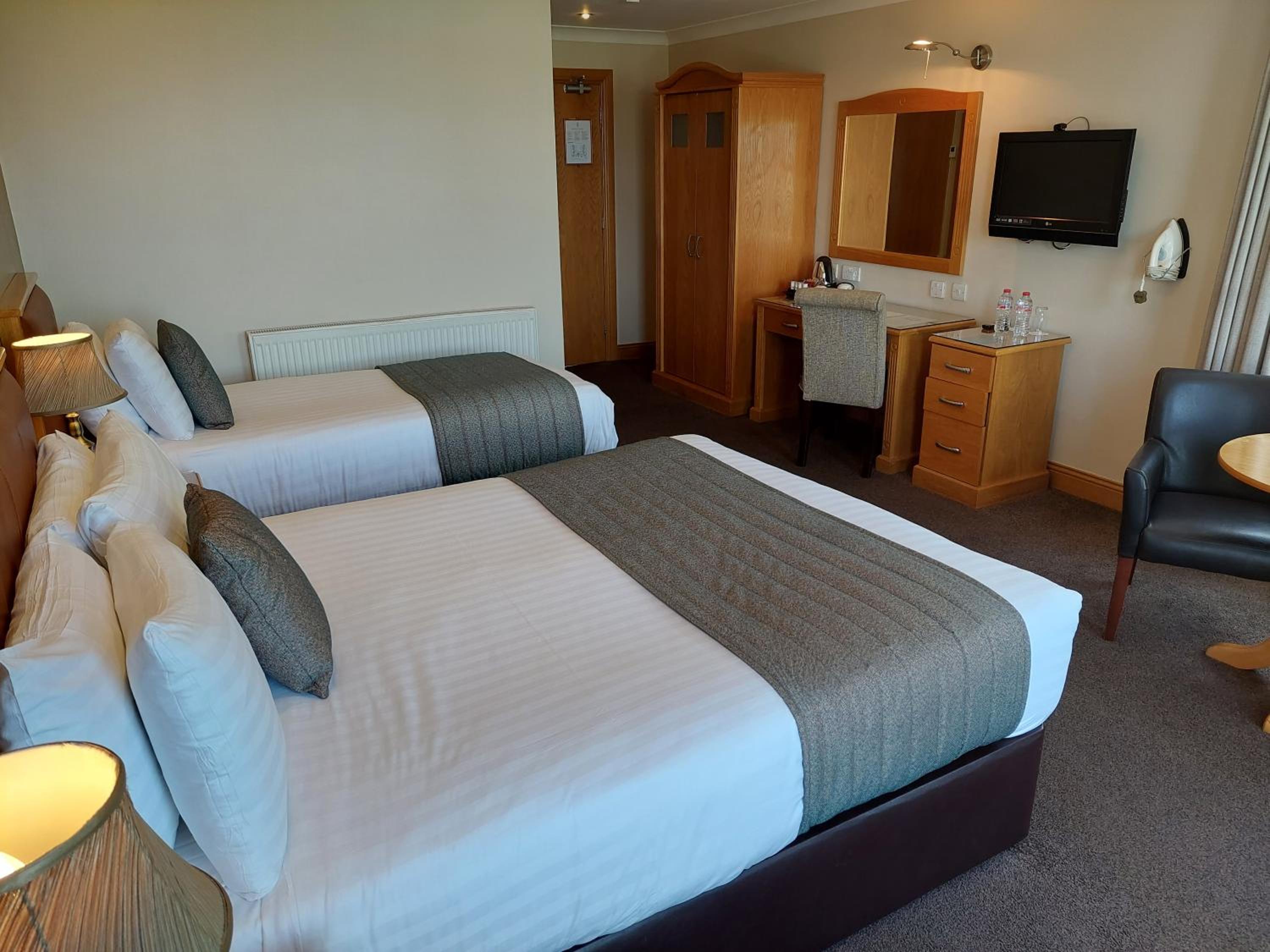 Standard Double or Twin Room - Photo 1