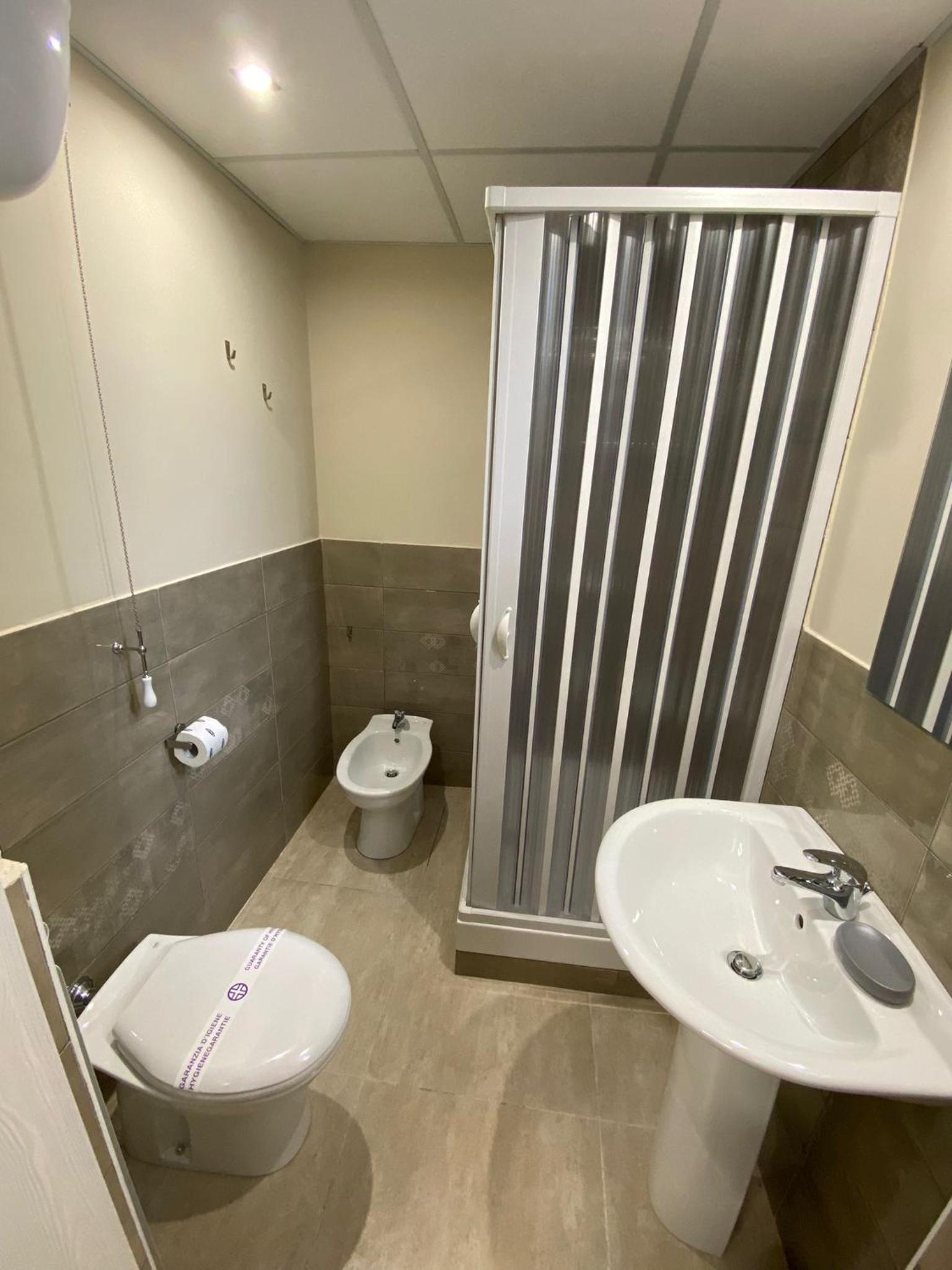 Budget Double Room - Photo 5