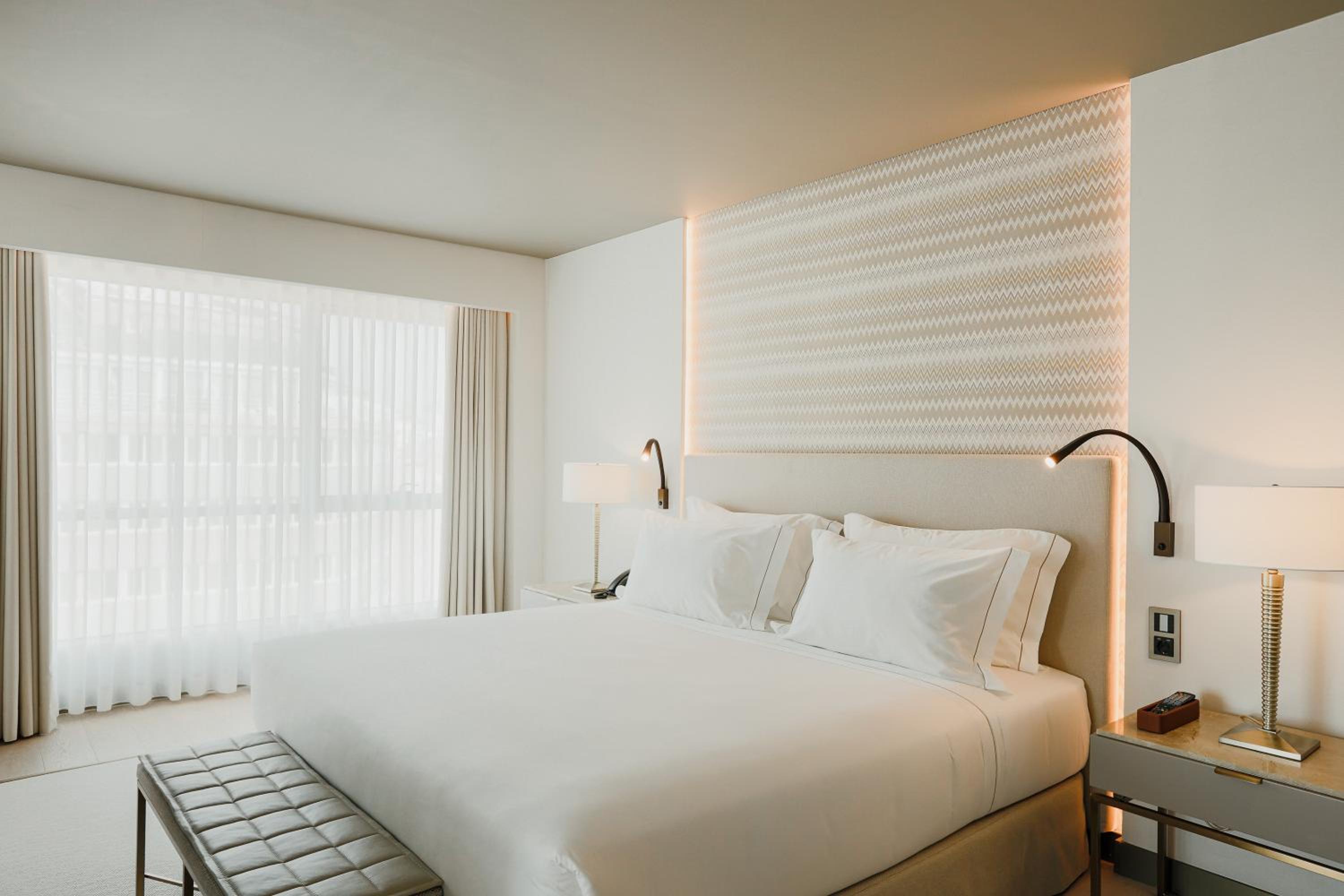 Premium Suite - Photo 10