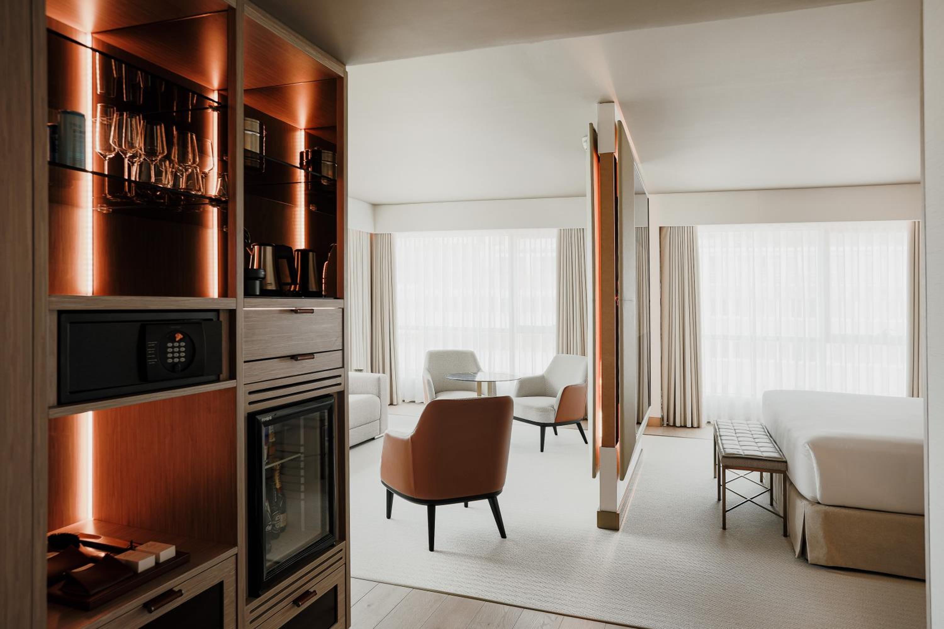 Premium Suite - Photo 1