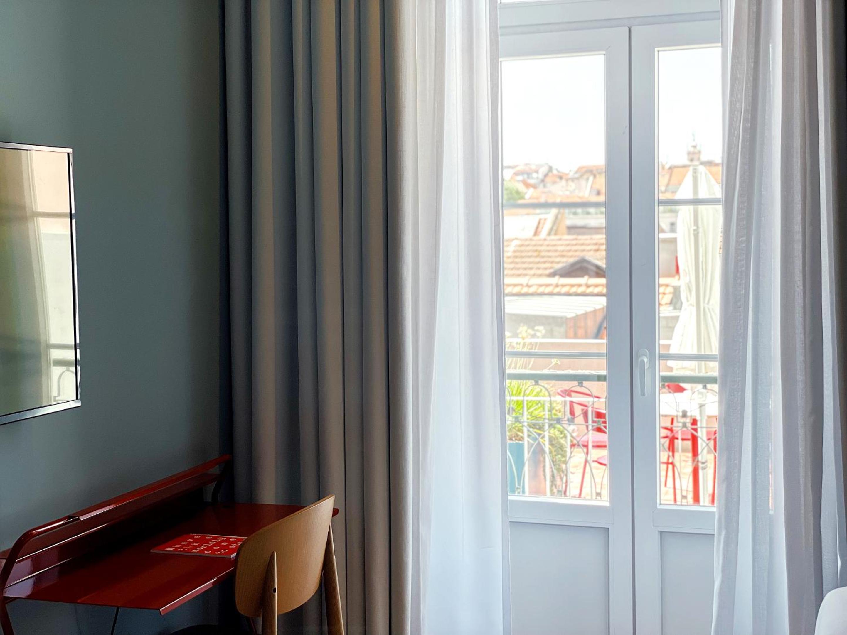 Superior Room with City View - Photo 5