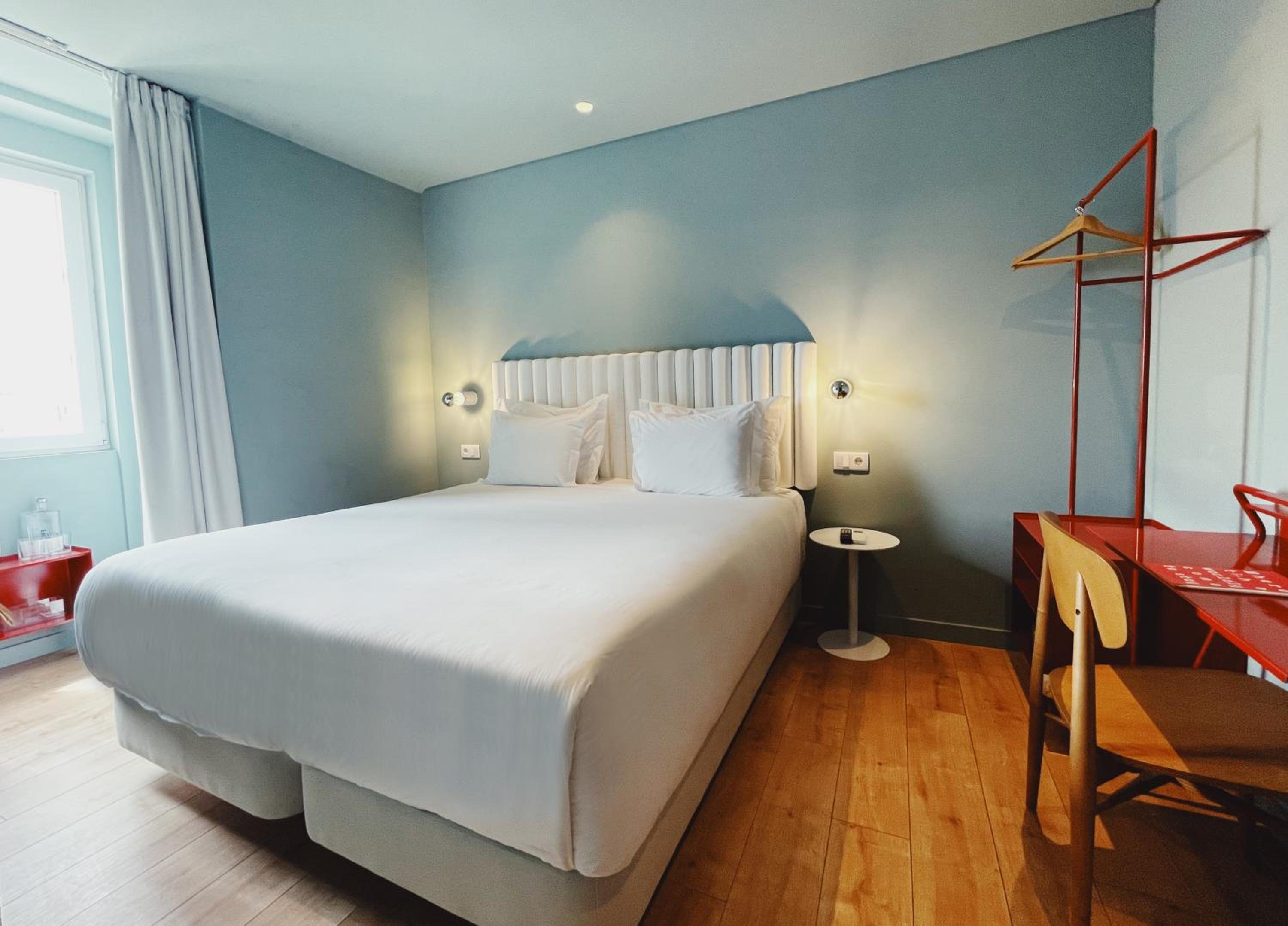 Superior Room with City View - Photo 7