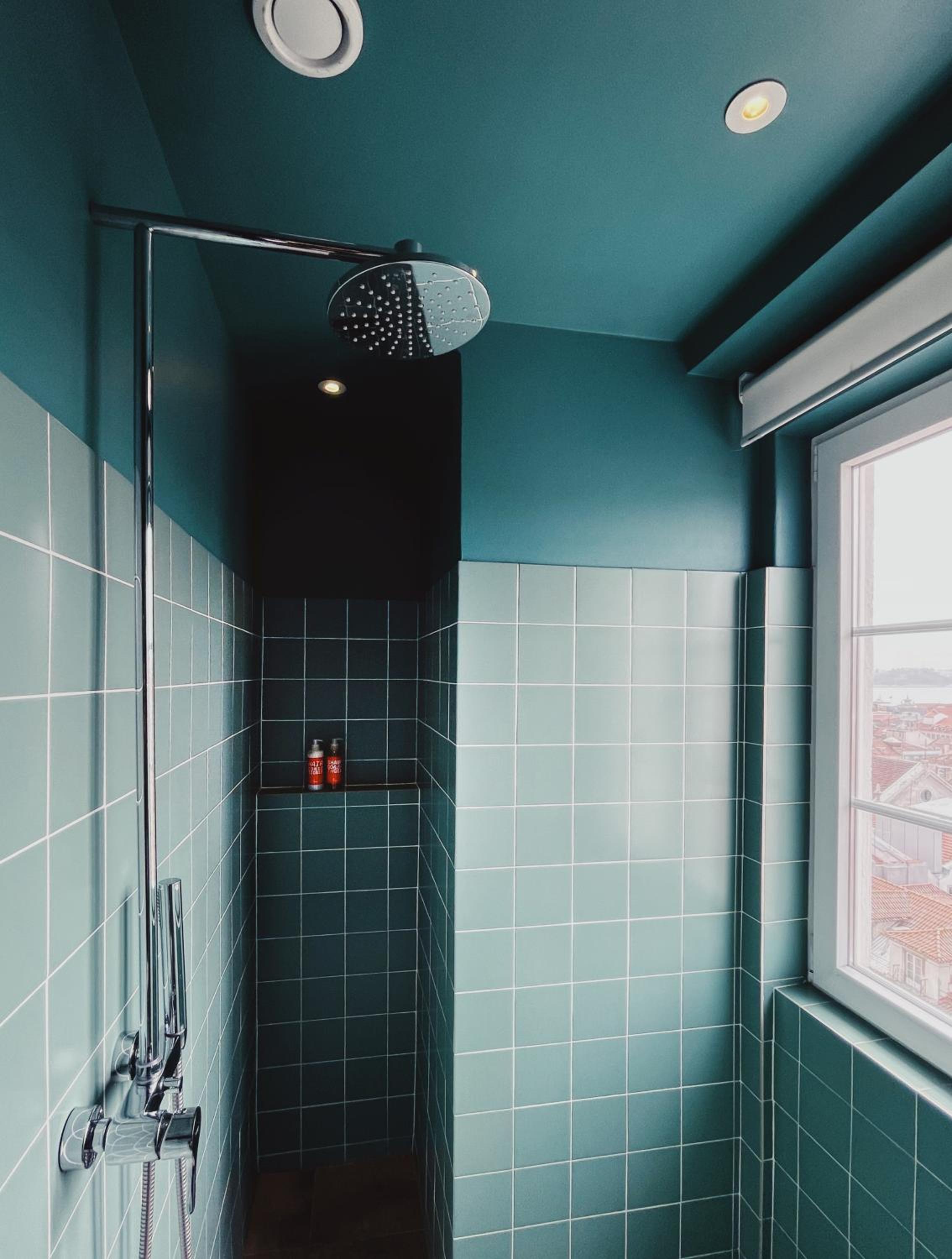 Superior Room with City View - Photo 9