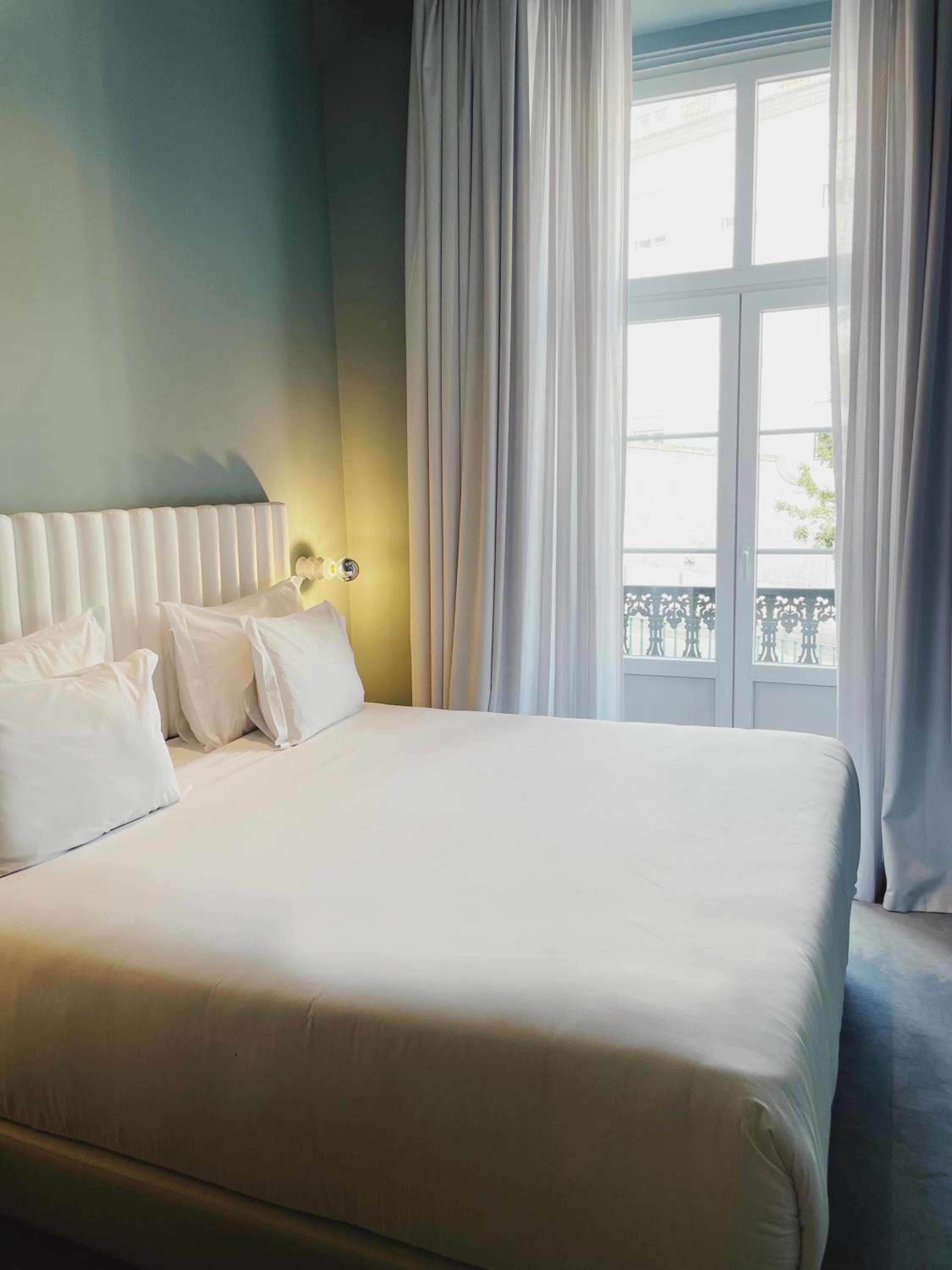 Superior Room with City View - Photo 15