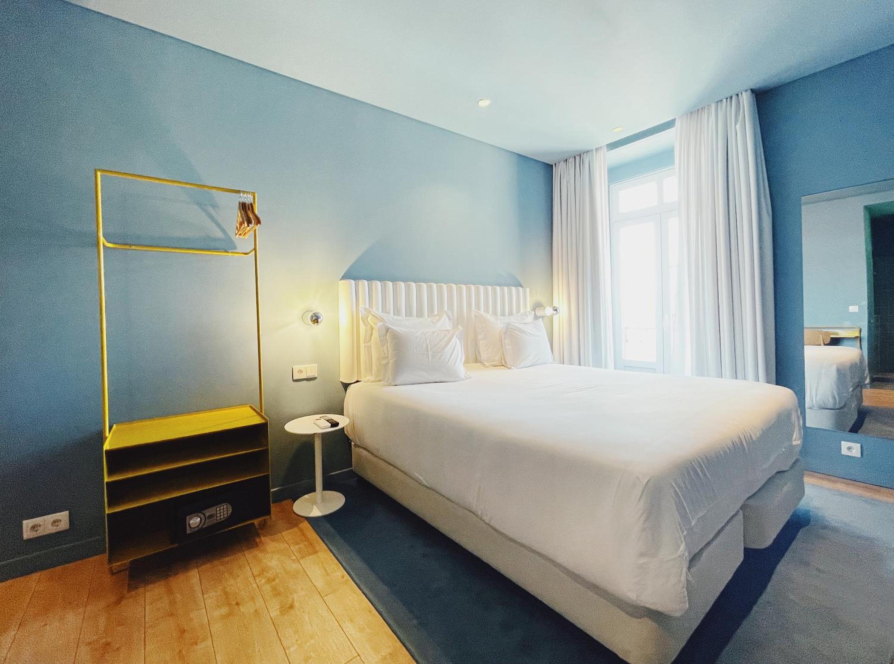 Premium Room with Balcony and River View - Photo 9