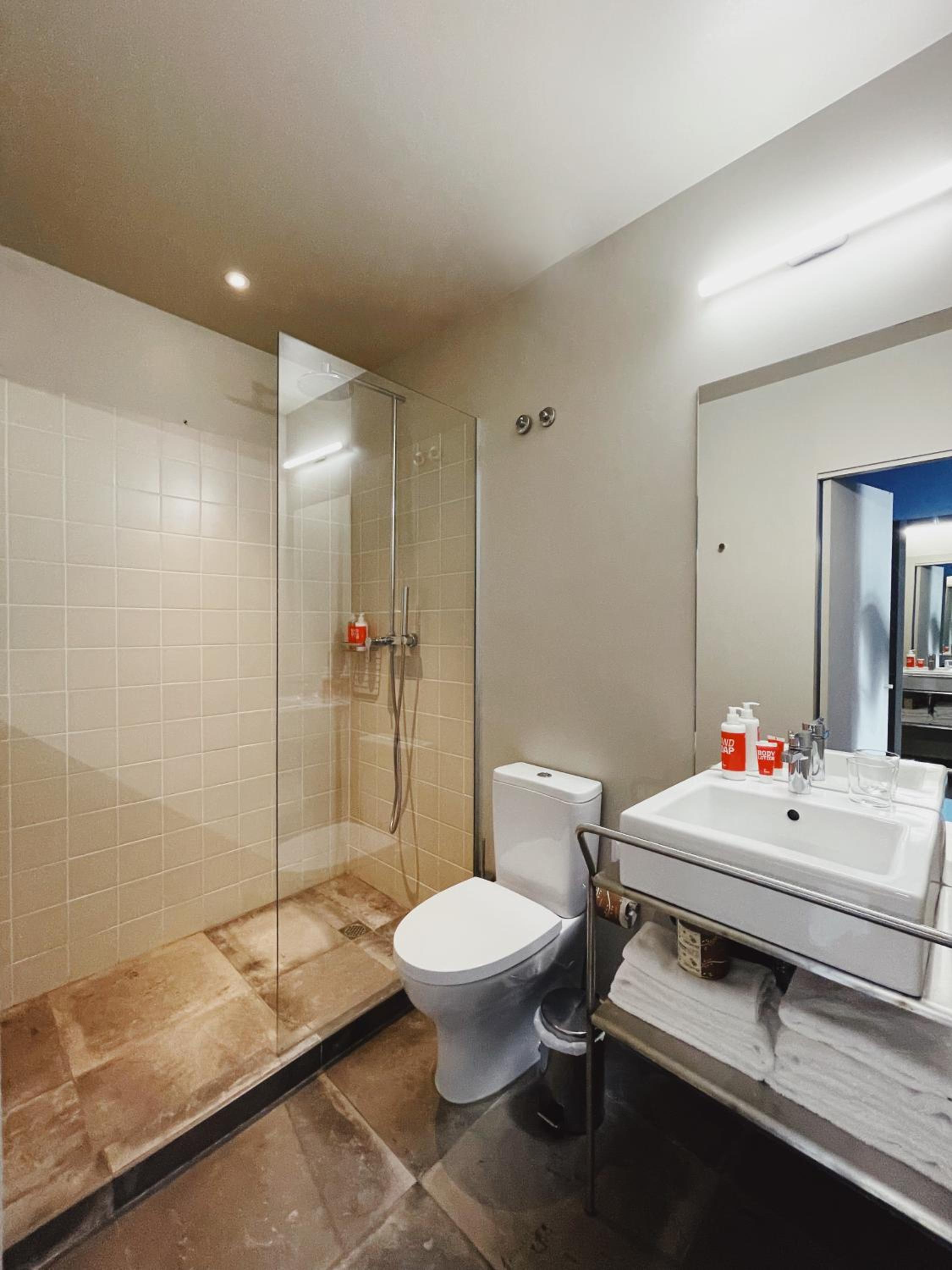 Premium Room with Balcony and River View - Photo 11