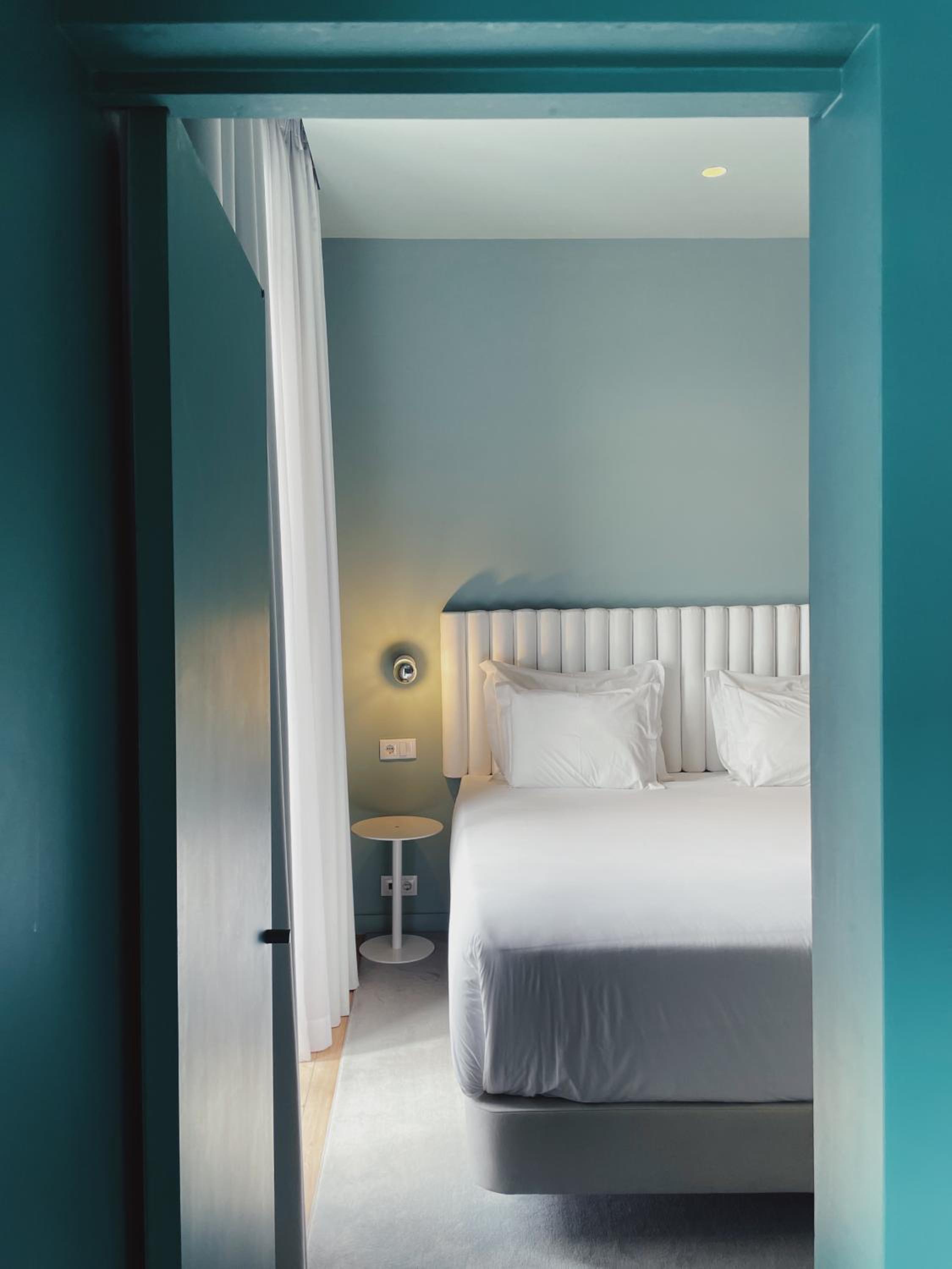 Superior Room with City View - Photo 17