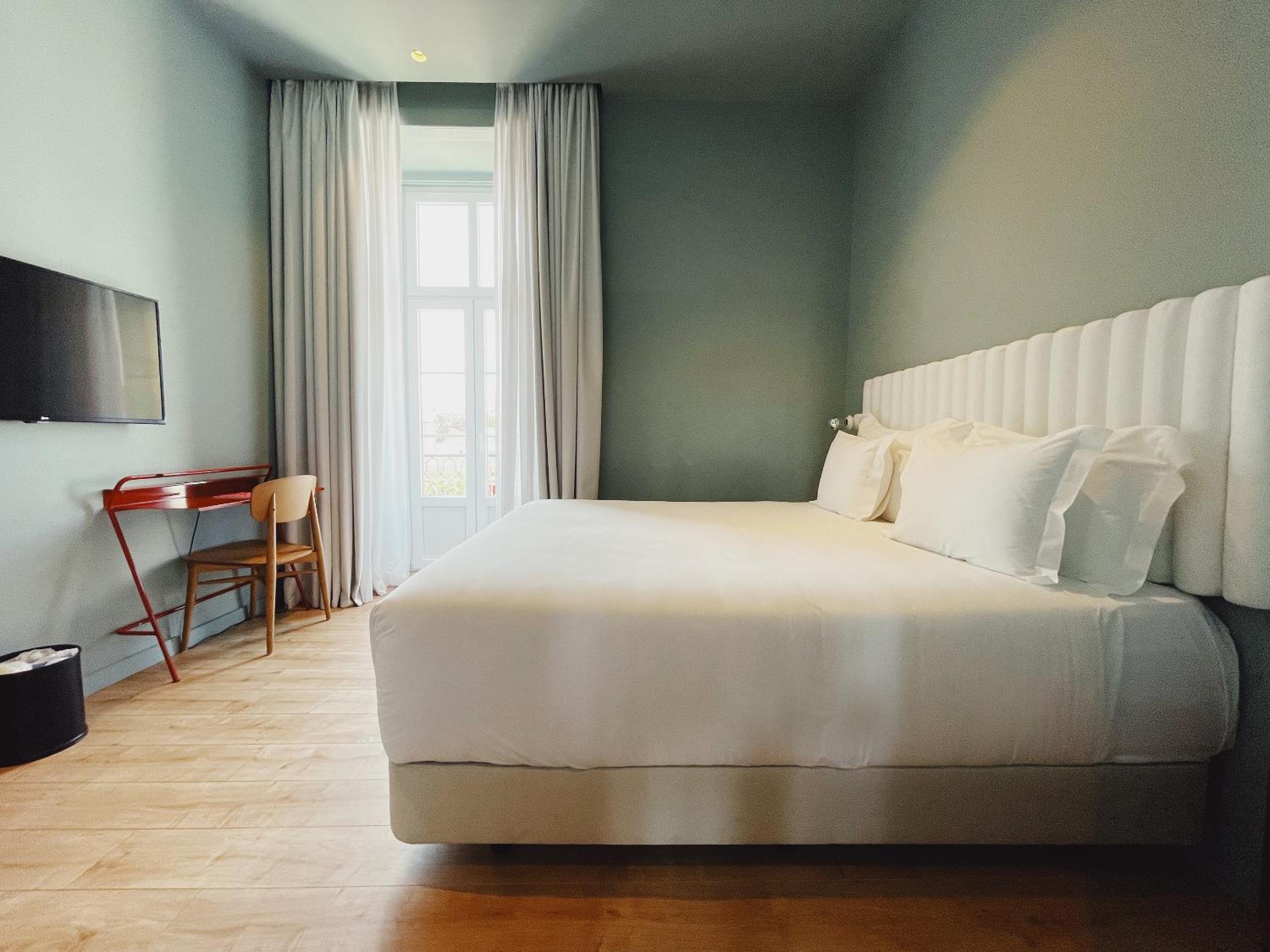 Superior Room with City View - Photo 19